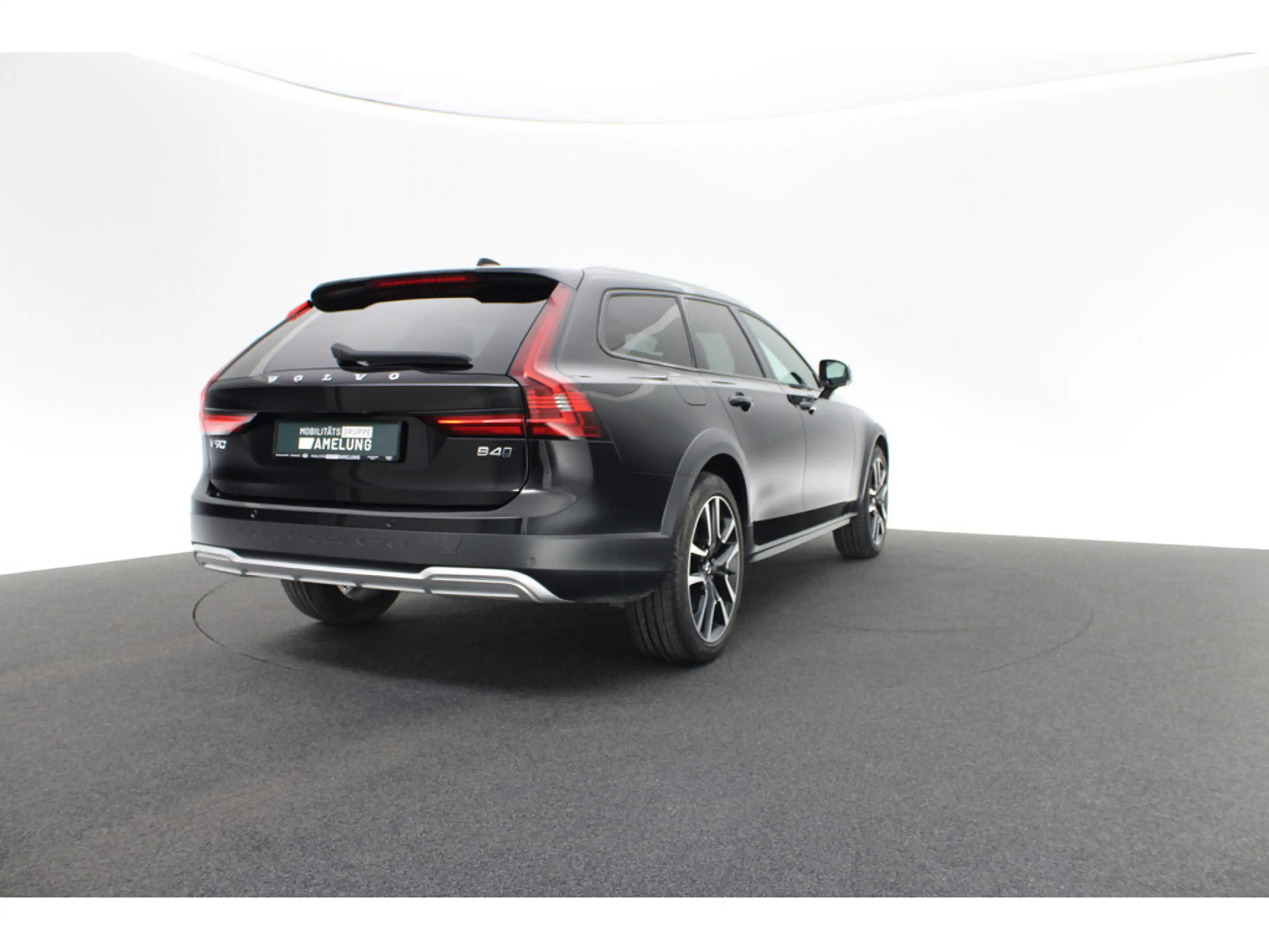 Volvo V90 Cross Country B4 D AWD Plus aus 1.Hand — photo 6