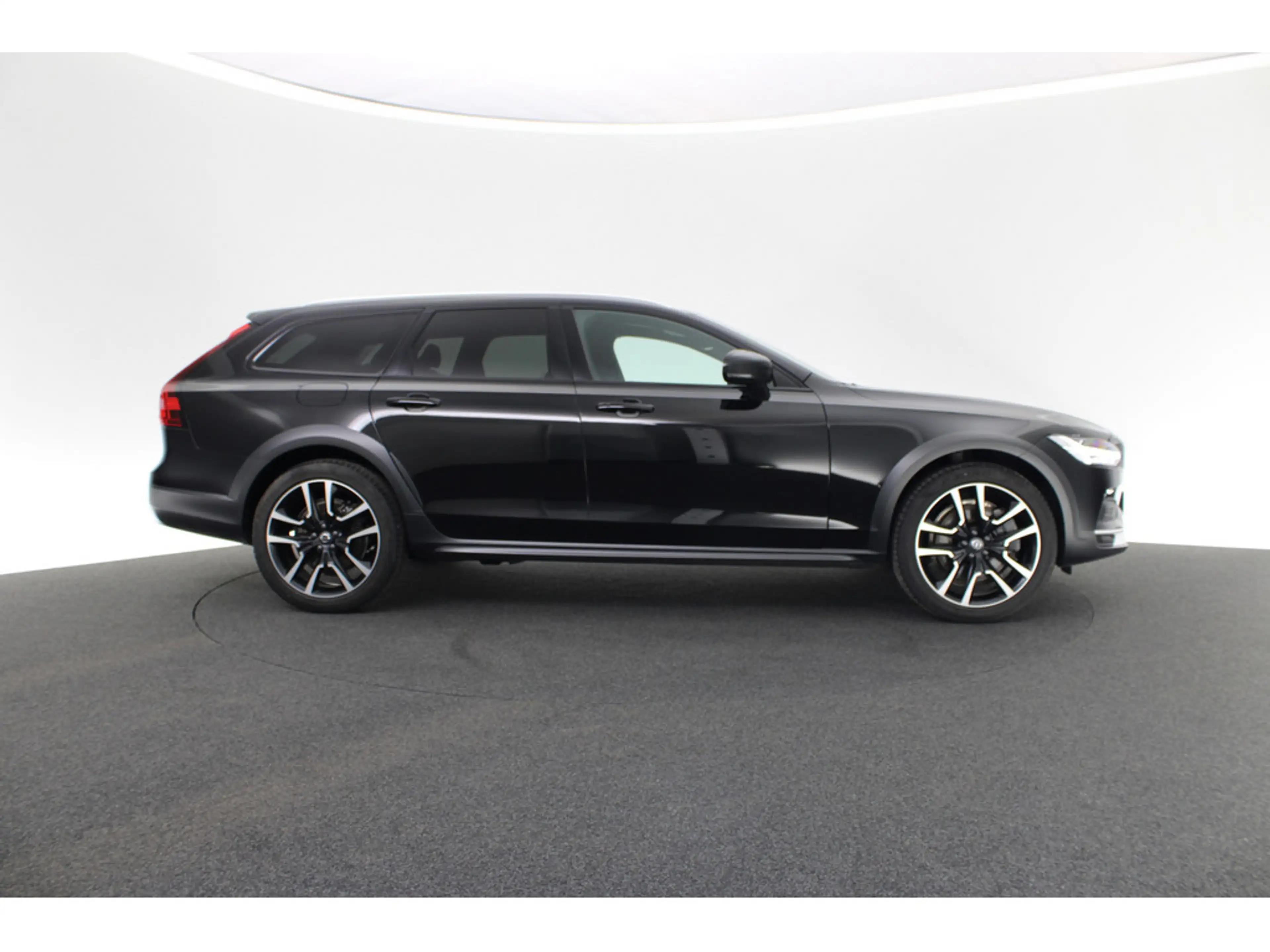Volvo V90 Cross Country B4 D AWD Plus aus 1.Hand — photo 7