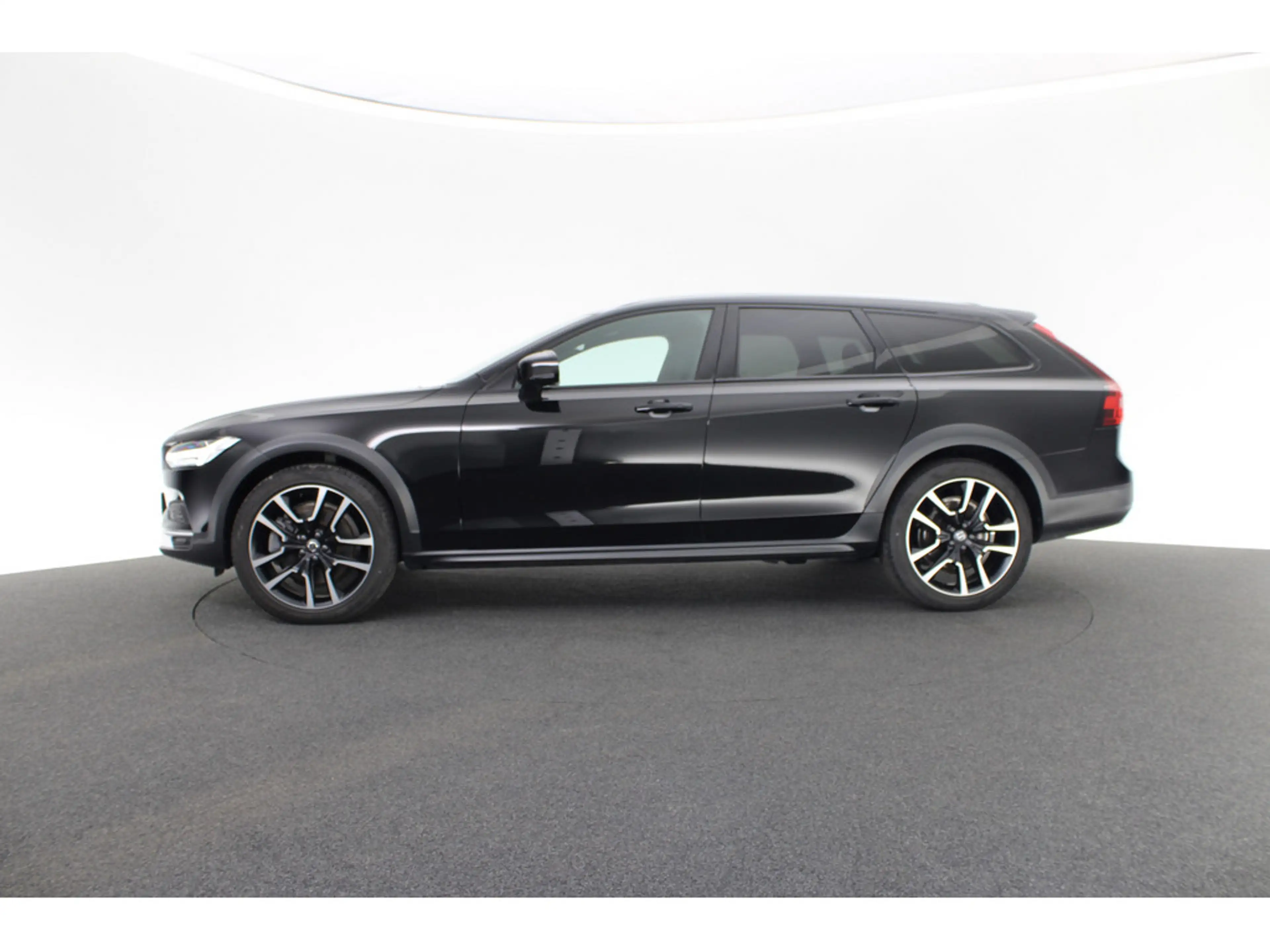 Volvo V90 Cross Country B4 D AWD Plus aus 1.Hand — photo 2
