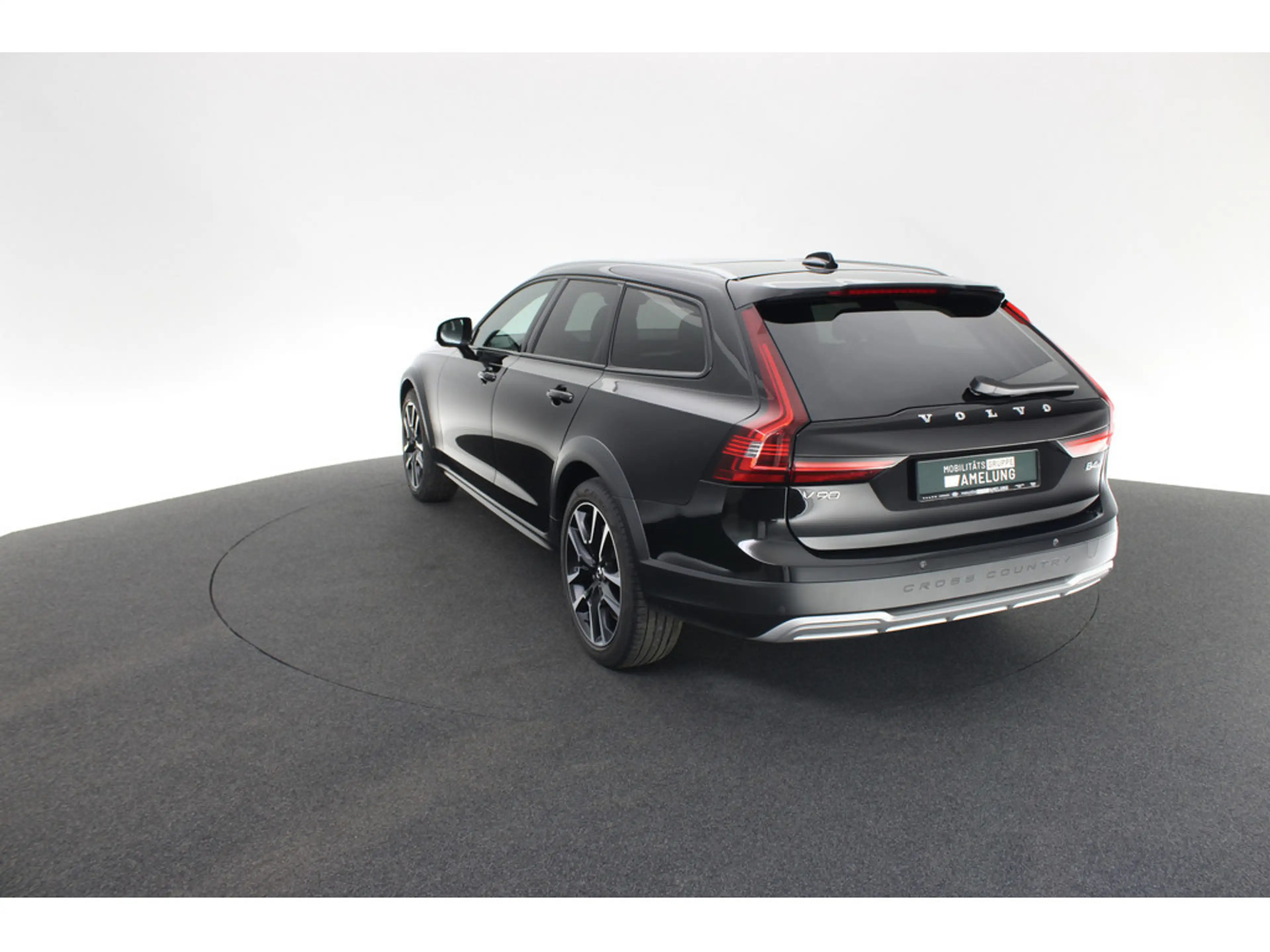 Volvo V90 Cross Country B4 D AWD Plus aus 1.Hand — photo 14