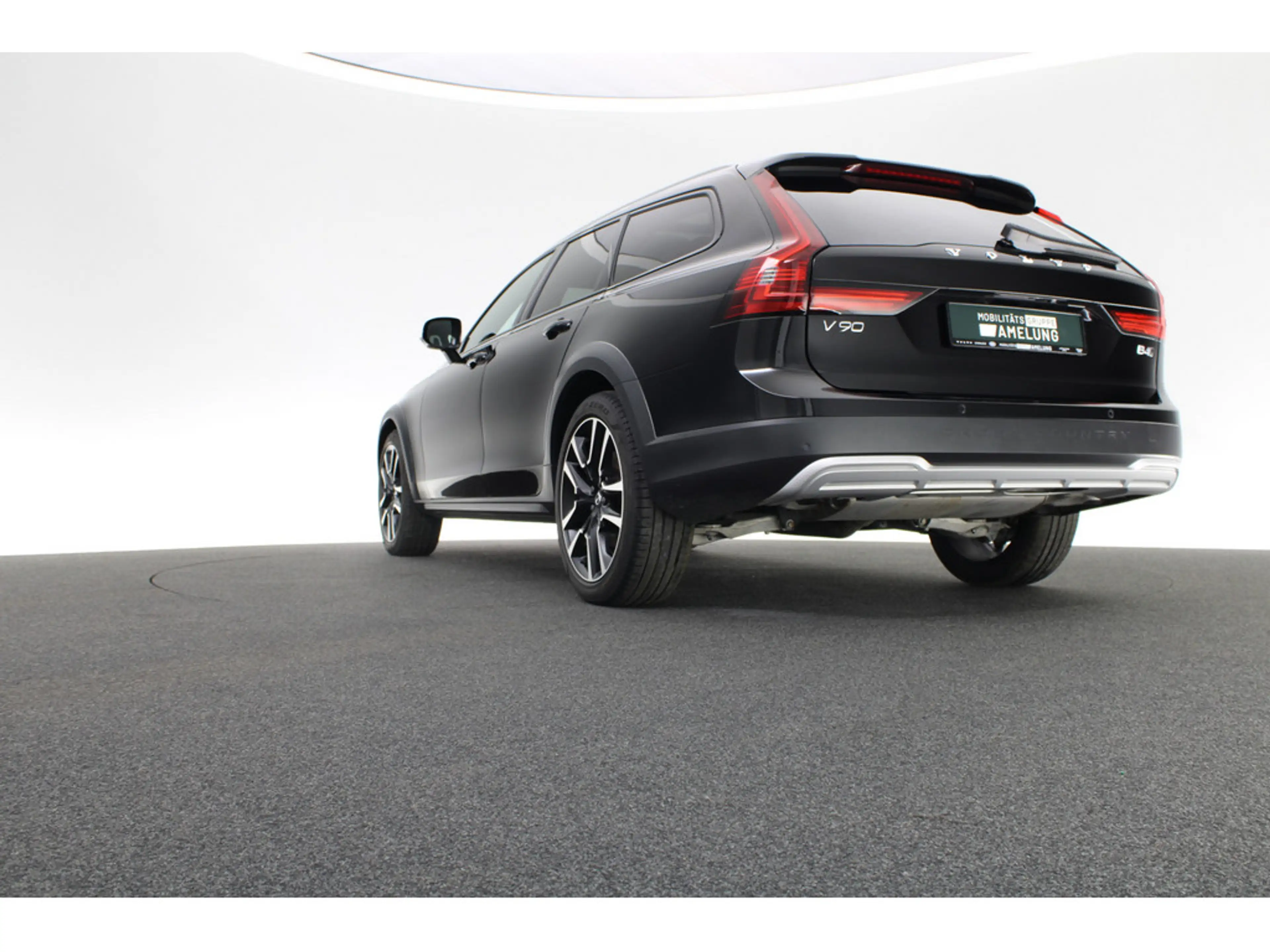 Volvo V90 Cross Country B4 D AWD Plus aus 1.Hand — photo 12