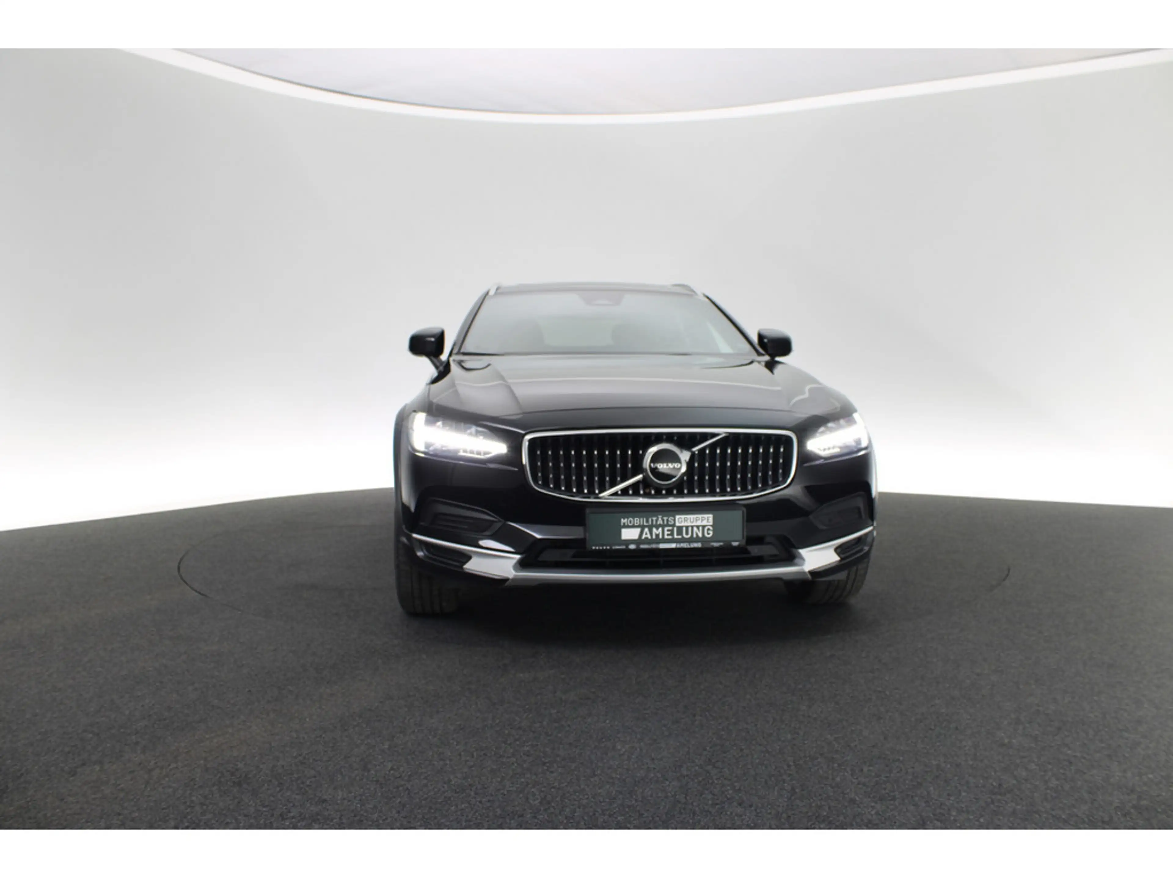 Volvo V90 Cross Country B4 D AWD Plus aus 1.Hand — photo 9