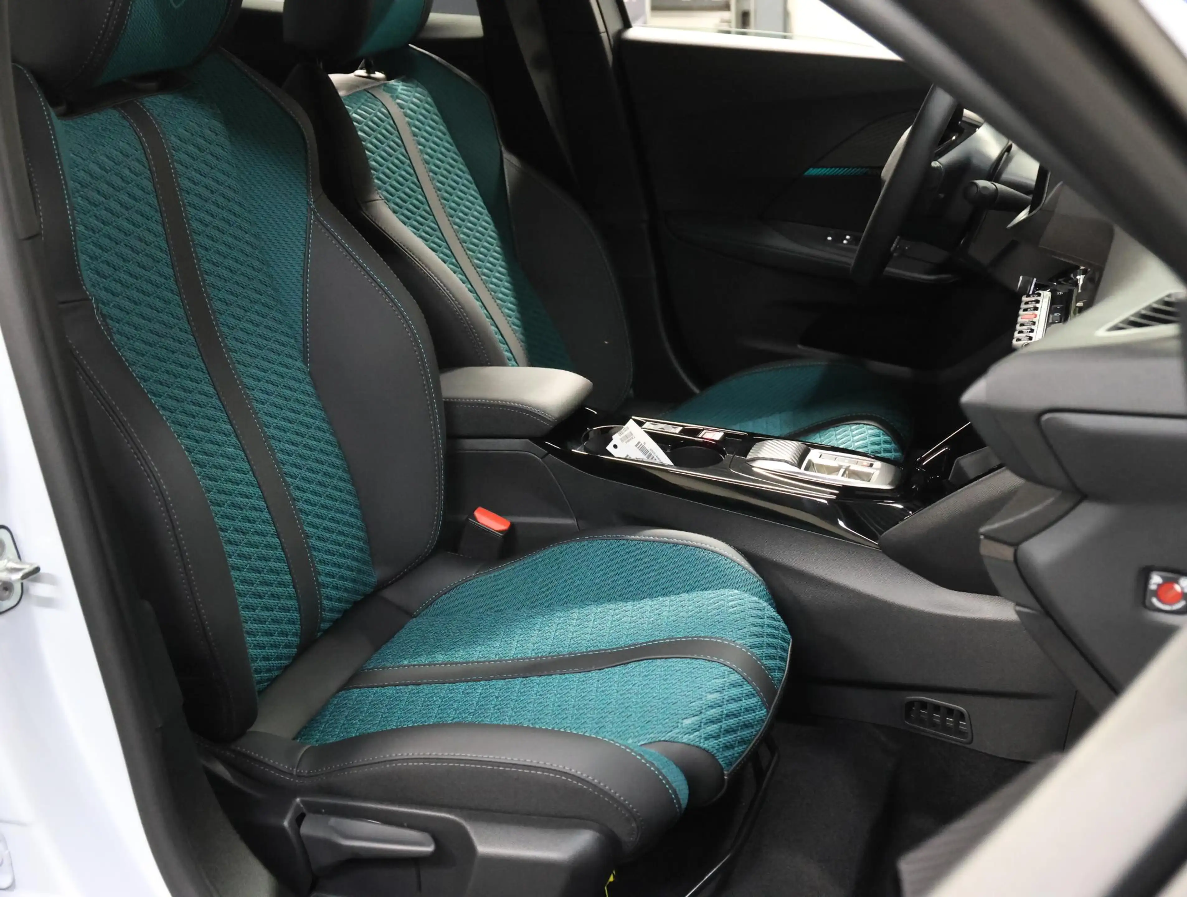 Peugeot e-2008 EV Envy 54 kWh | 8 jaar garantie | Navigatie | Ach — photo 9