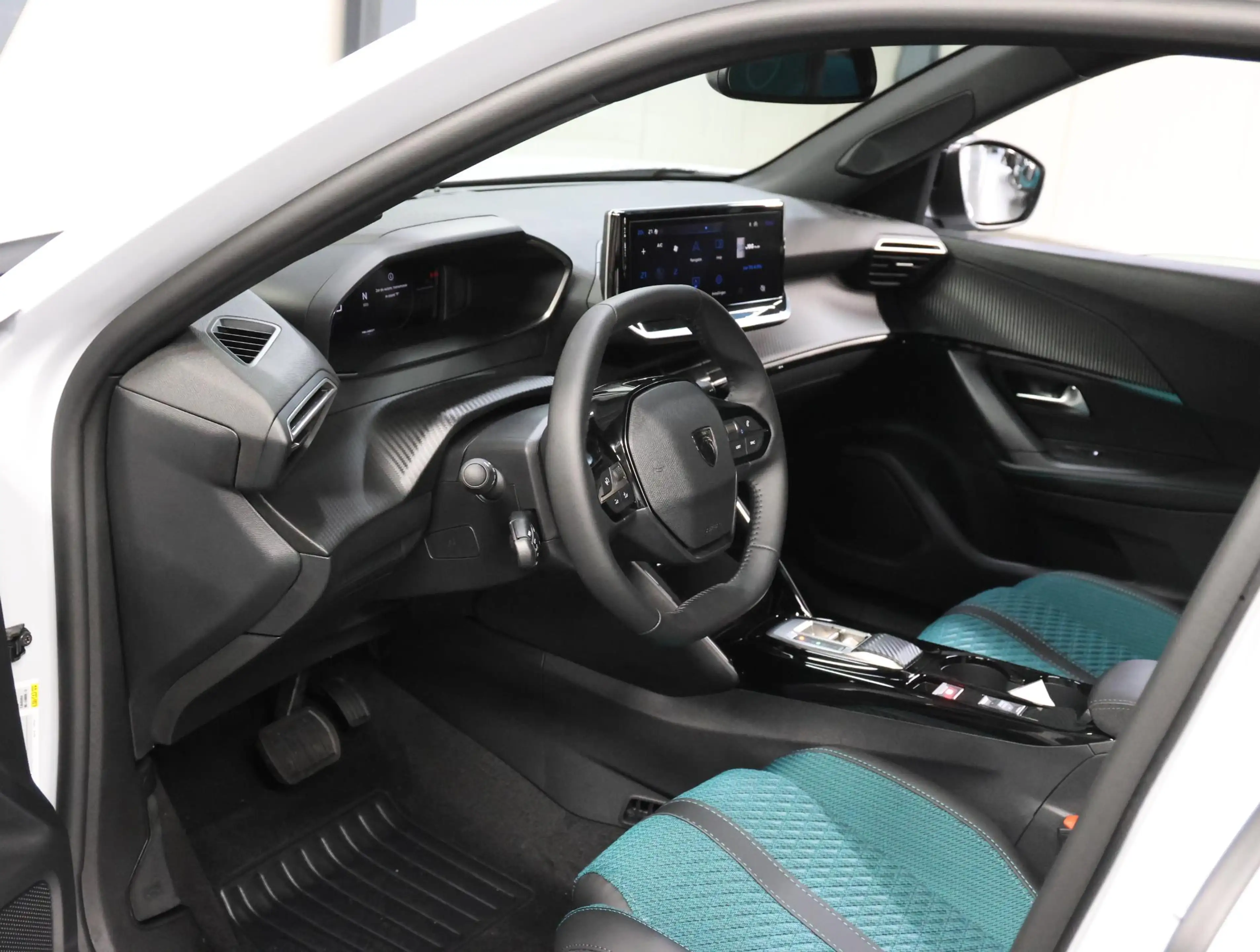 Peugeot e-2008 EV Envy 54 kWh | 8 jaar garantie | Navigatie | Ach — photo 10