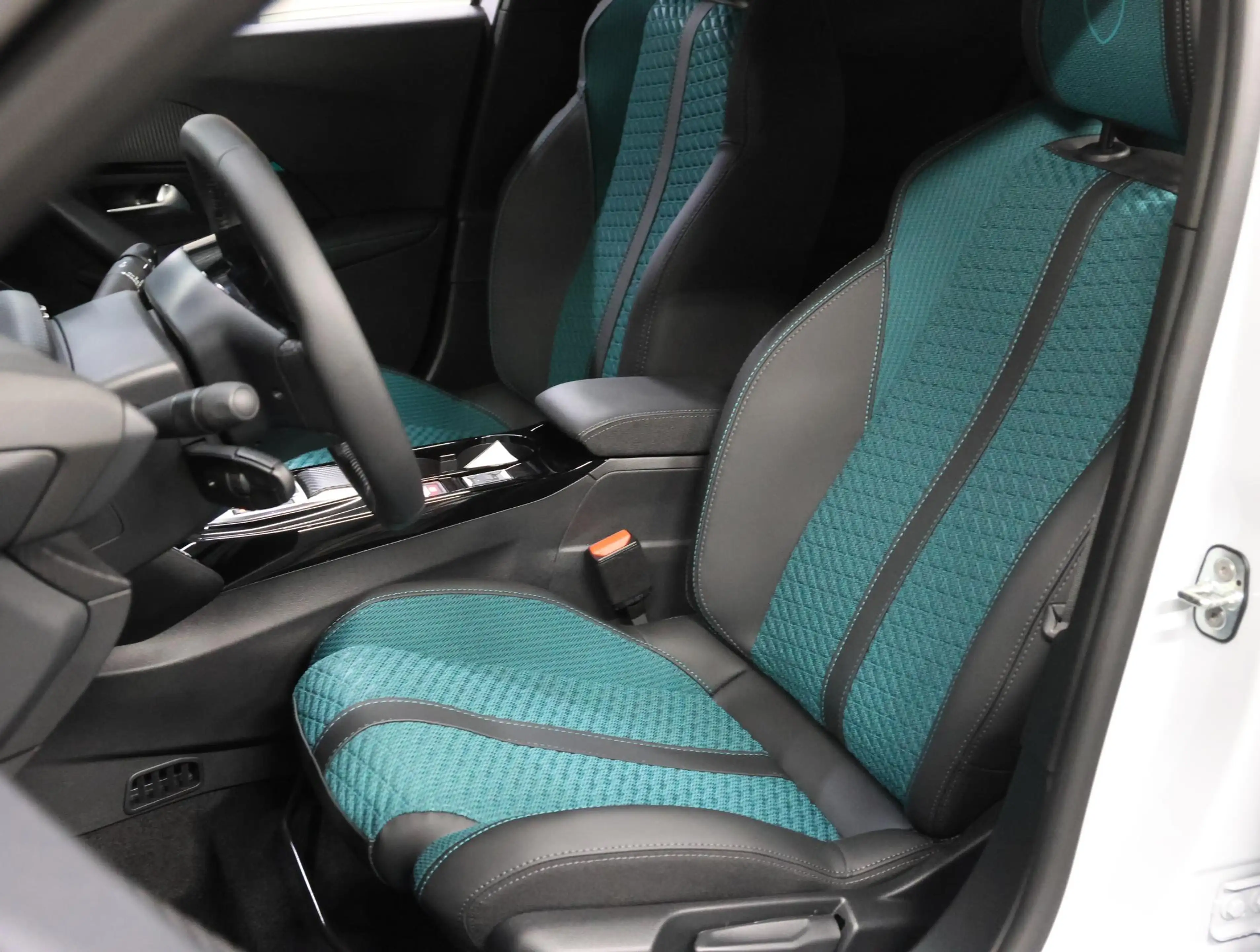 Peugeot e-2008 EV Envy 54 kWh | 8 jaar garantie | Navigatie | Ach — photo 11