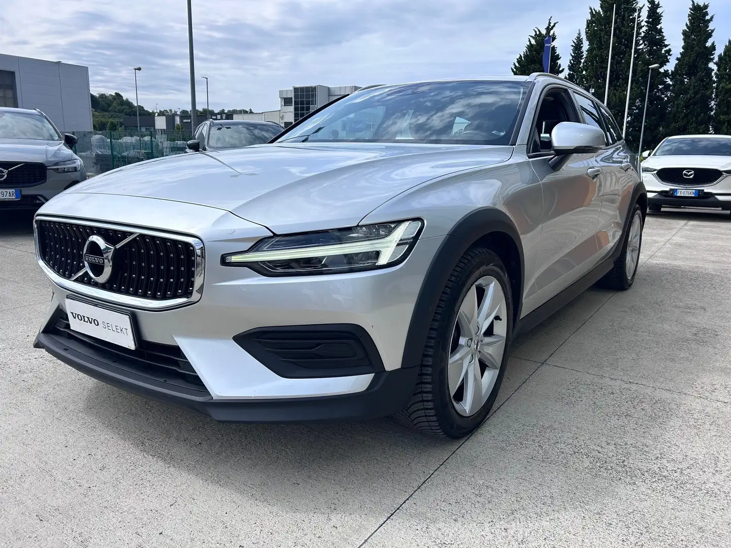 Volvo V60 Cross Country V60 Cross Country 2.0 d4 Business Plus awd geartro Argento - 2