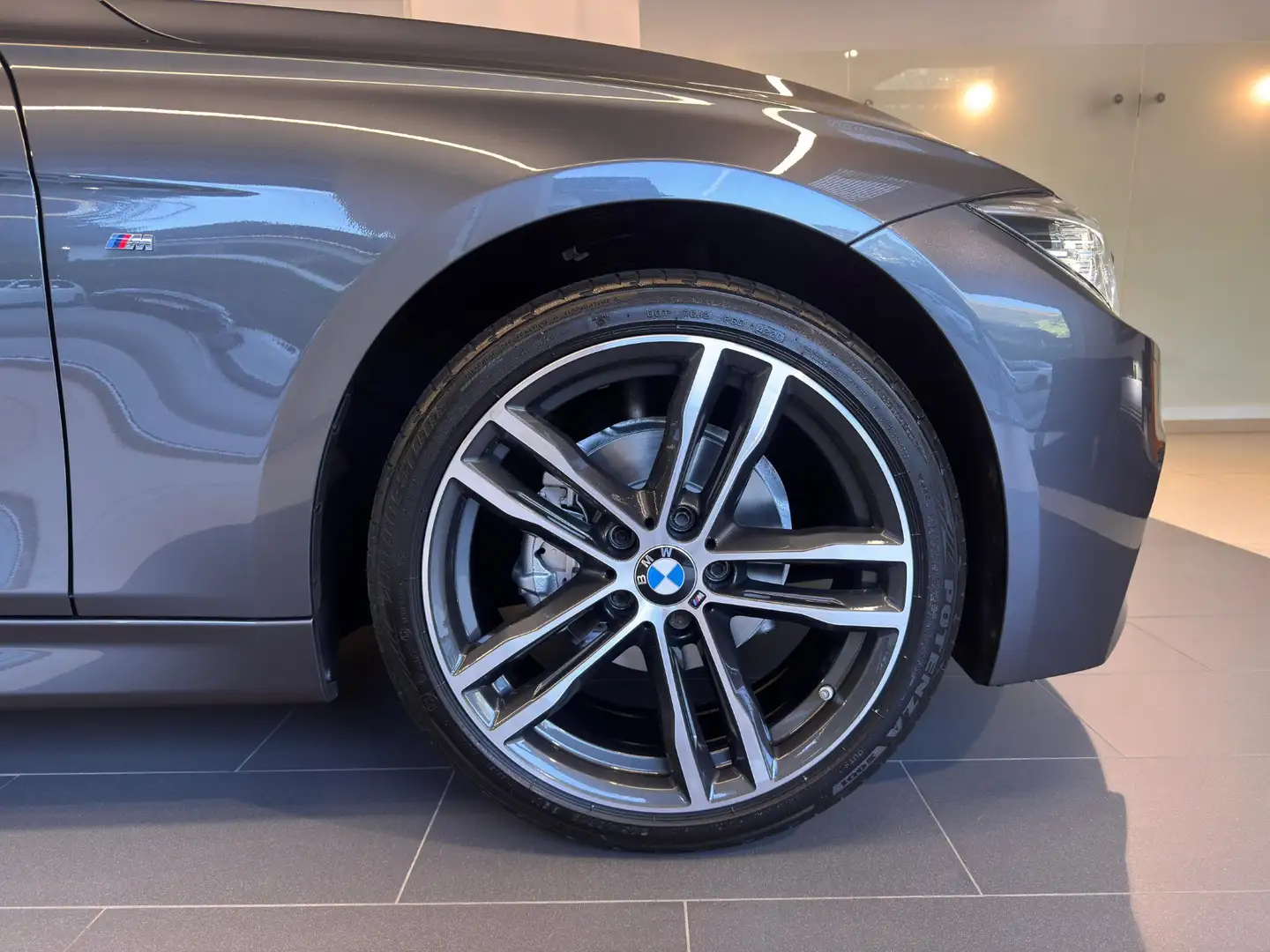 BMW 320 320i xDrive Gris - 2