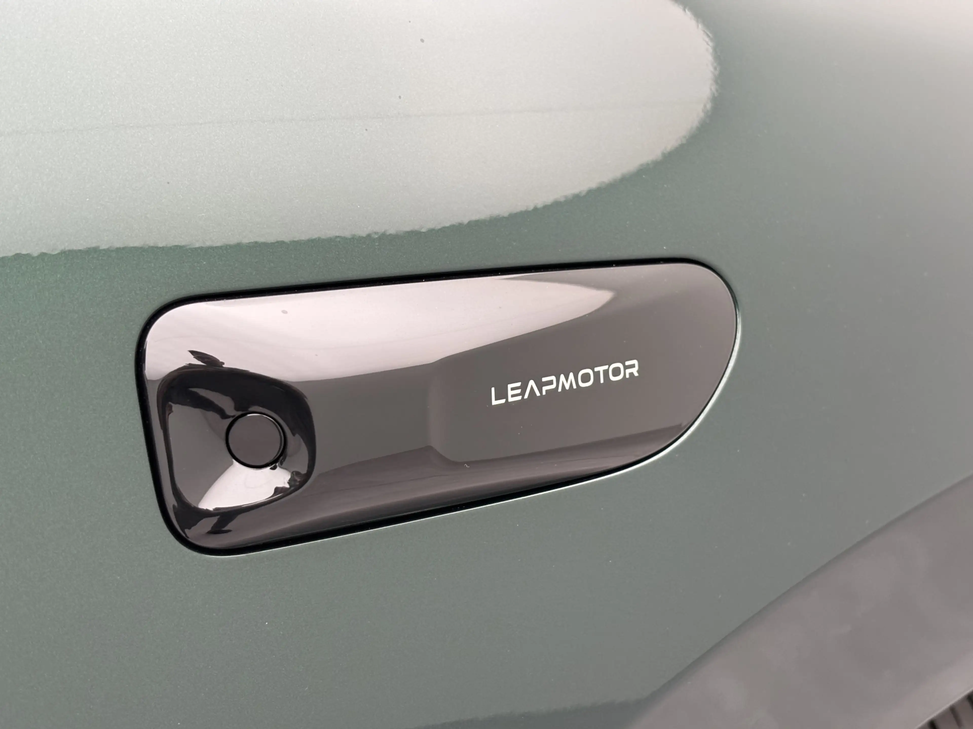 Leapmotor C10 REEV Design 28.4 kWh Range Extender 950 km Automaa — photo 14