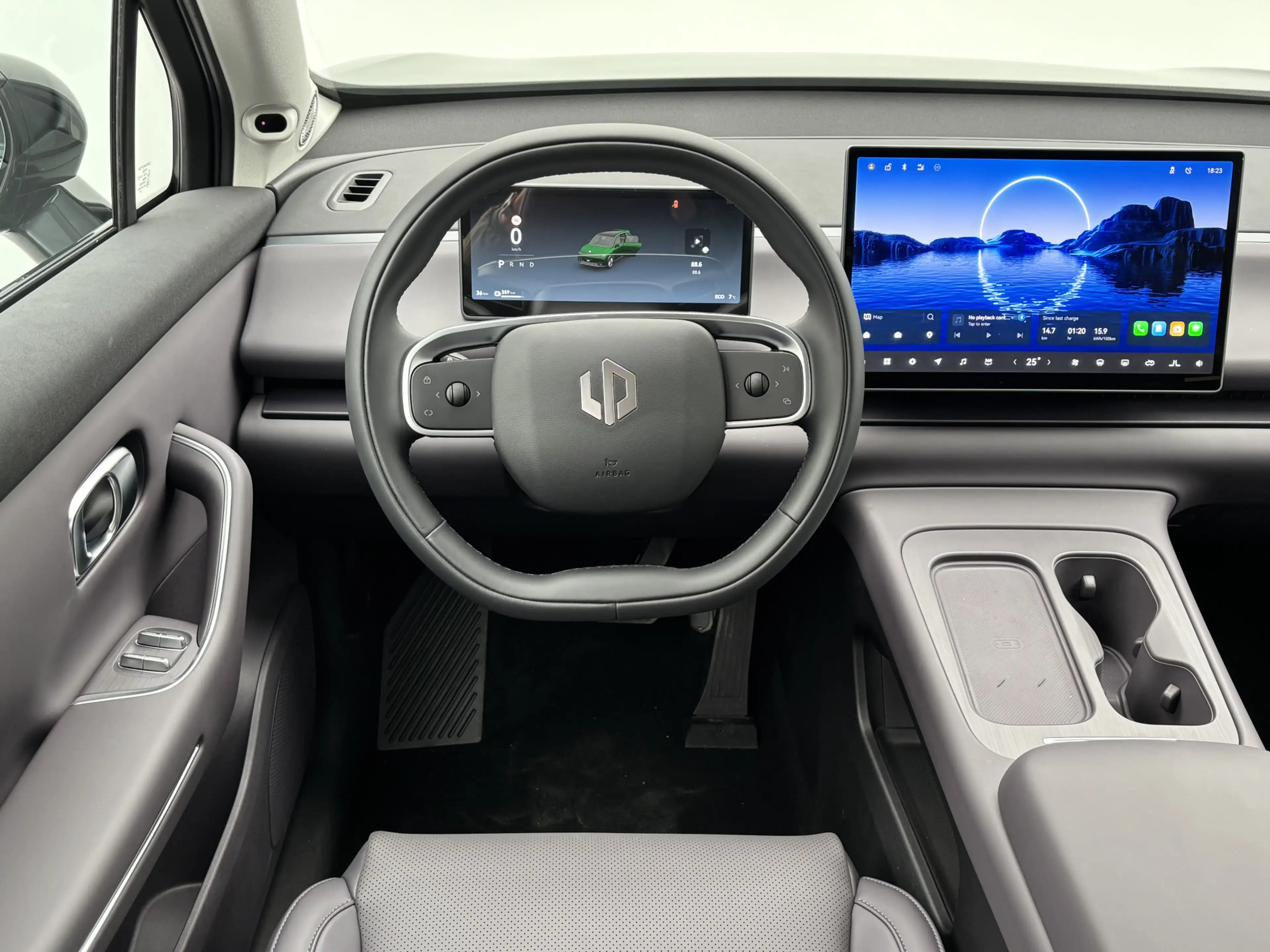 Leapmotor C10 REEV Design 28.4 kWh Range Extender 950 km Automaa — photo 4