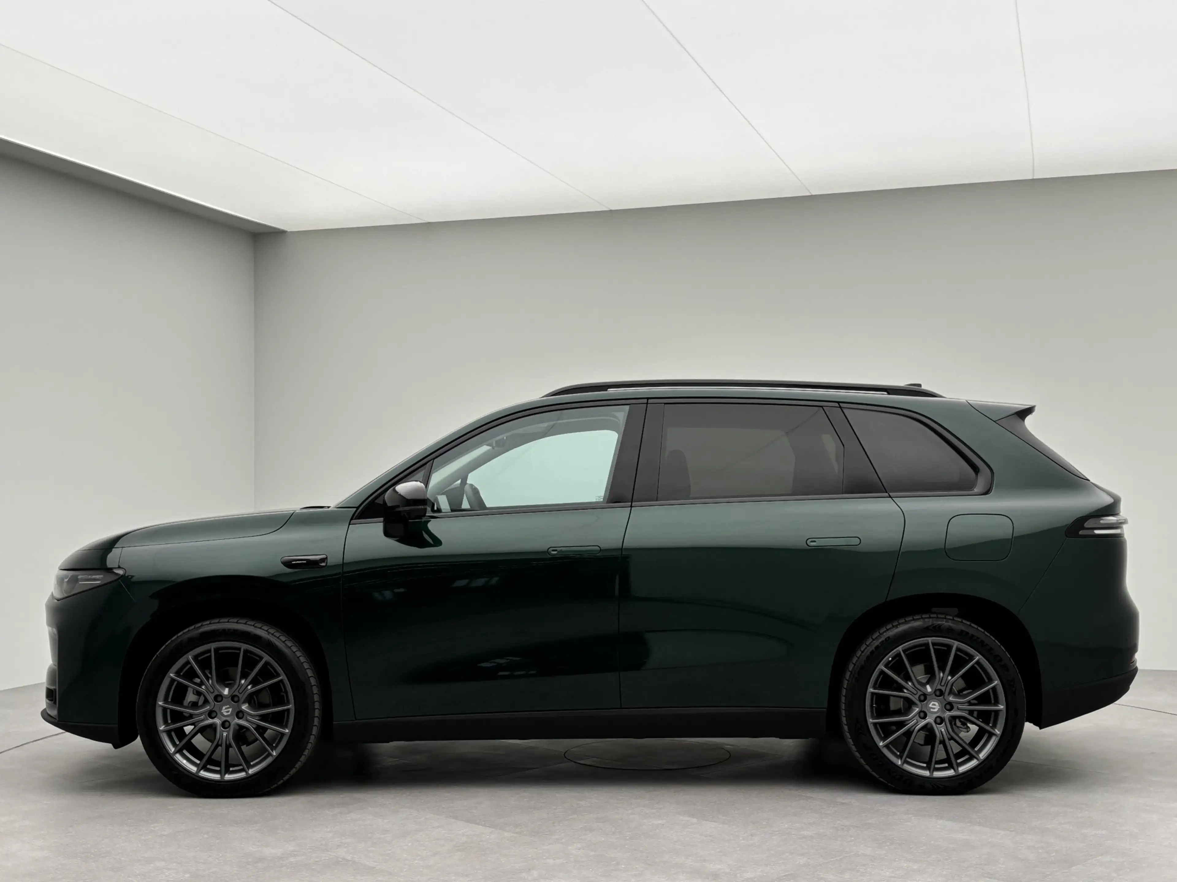 Leapmotor C10 REEV Design 28.4 kWh Range Extender 950 km Automaa — photo 9