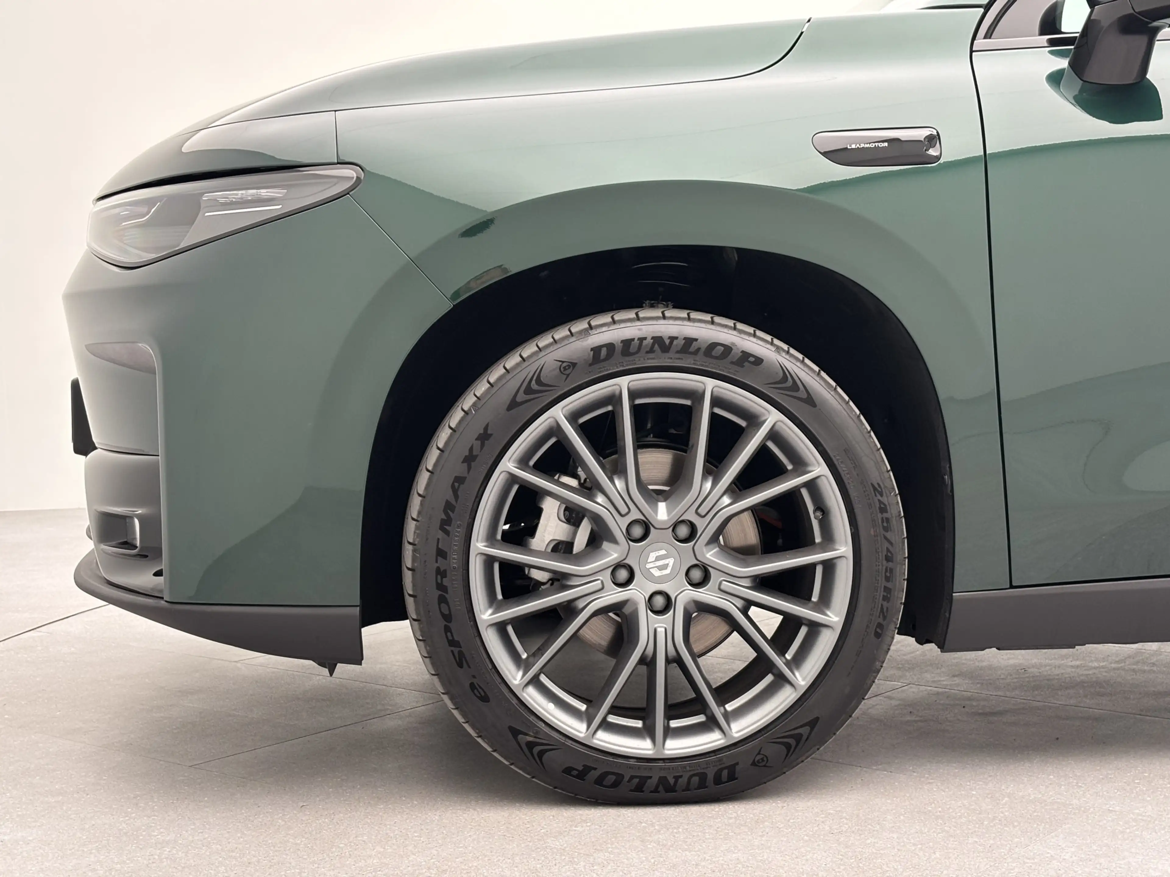 Leapmotor C10 REEV Design 28.4 kWh Range Extender 950 km Automaa — photo 13