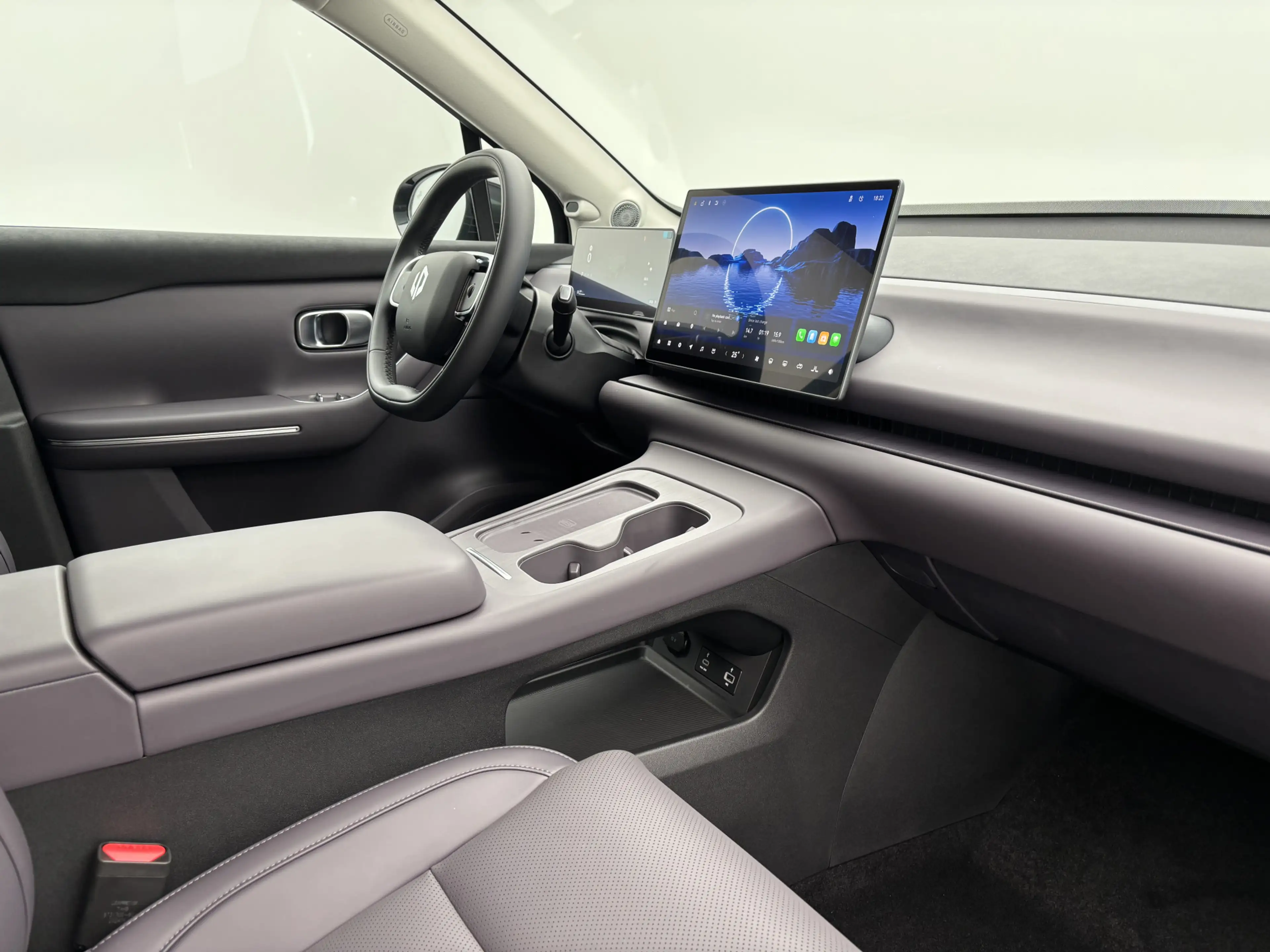Leapmotor C10 REEV Design 28.4 kWh Range Extender 950 km Automaa — photo 5