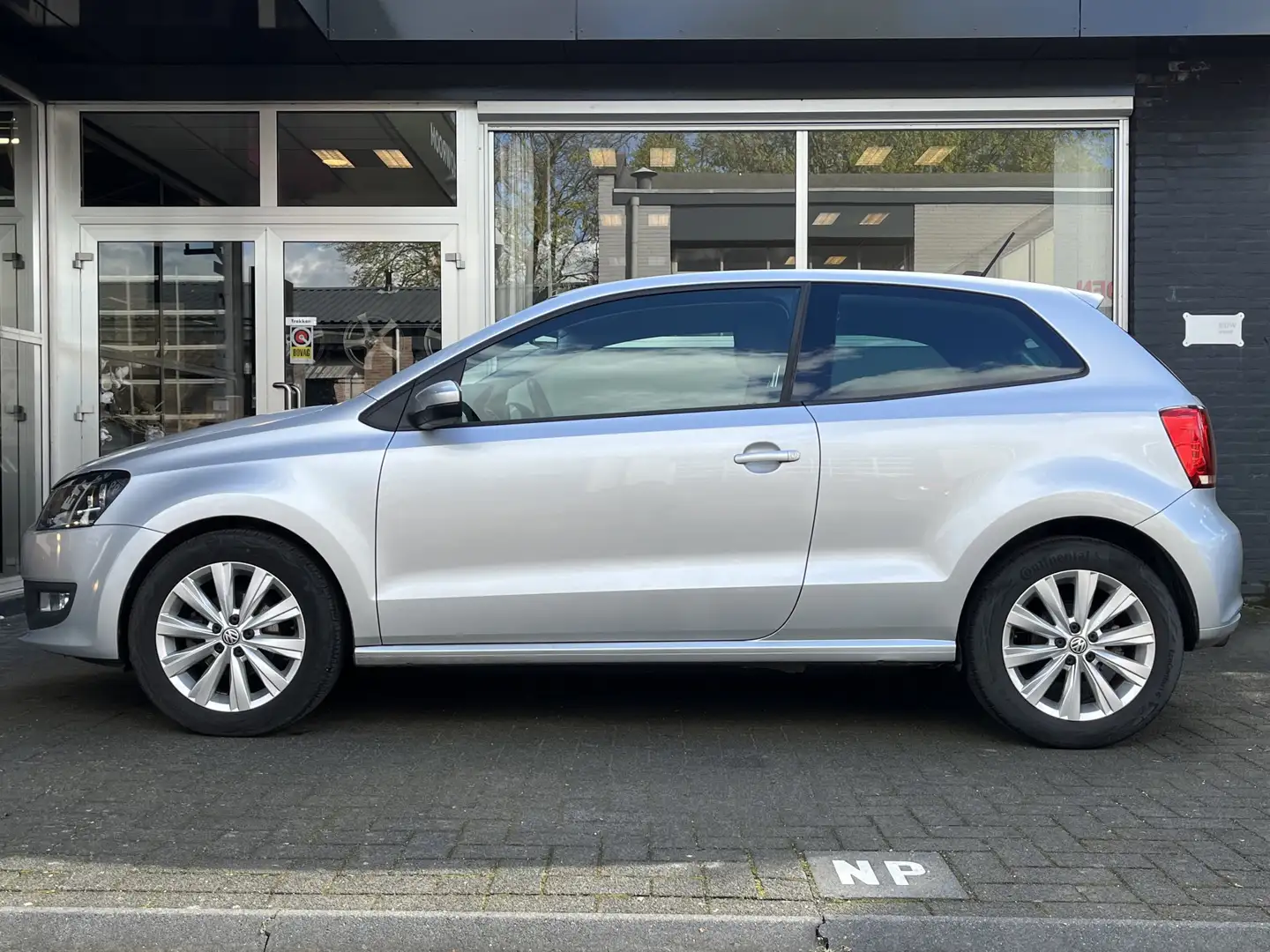 Volkswagen Polo 1.2 TSI Highline Edition CLIMA / CRUISE / NAVI Grey - 2