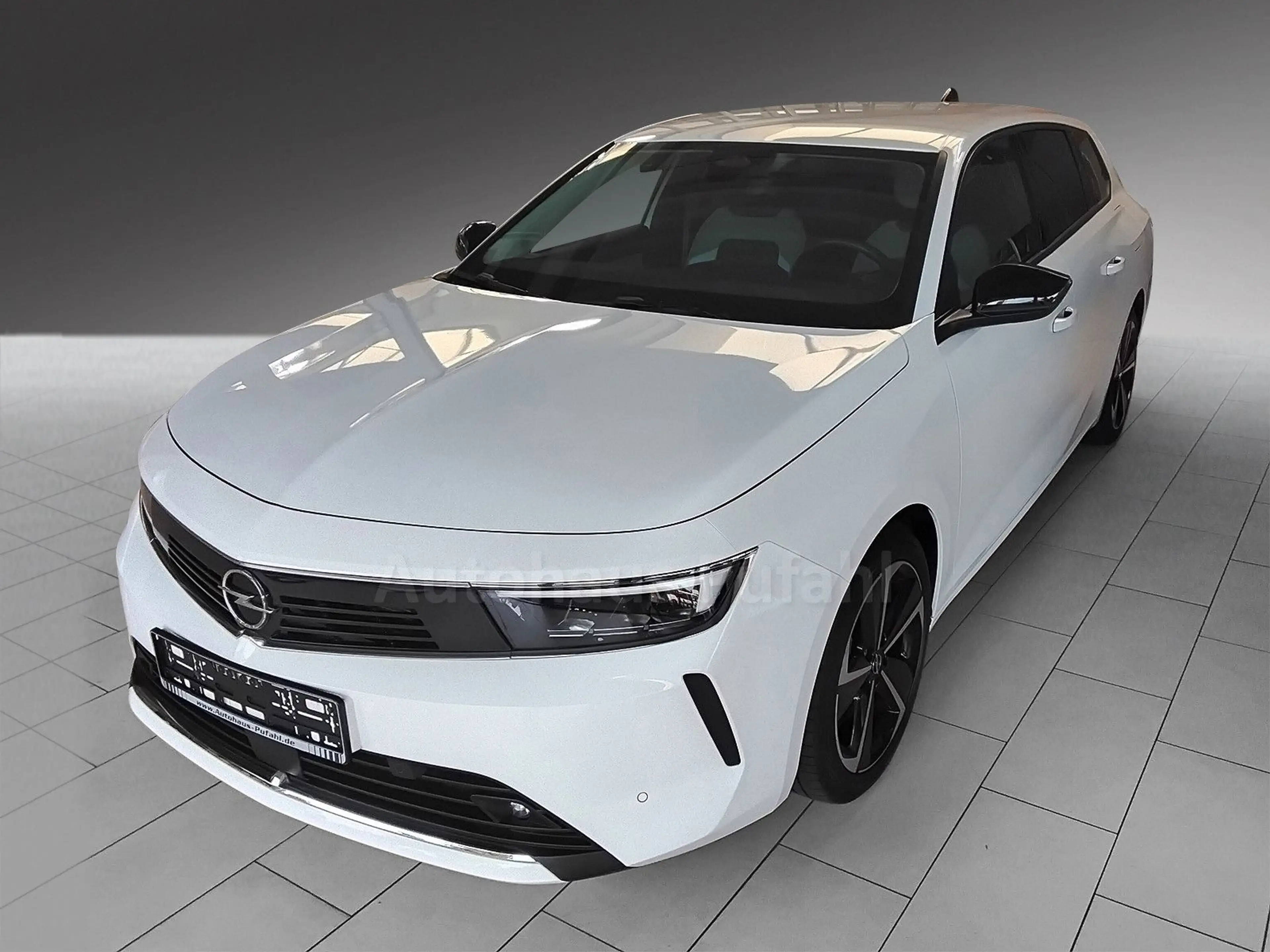 Opel Astra AHK mit 1.400kg, tolle Ausstattung — photo 2