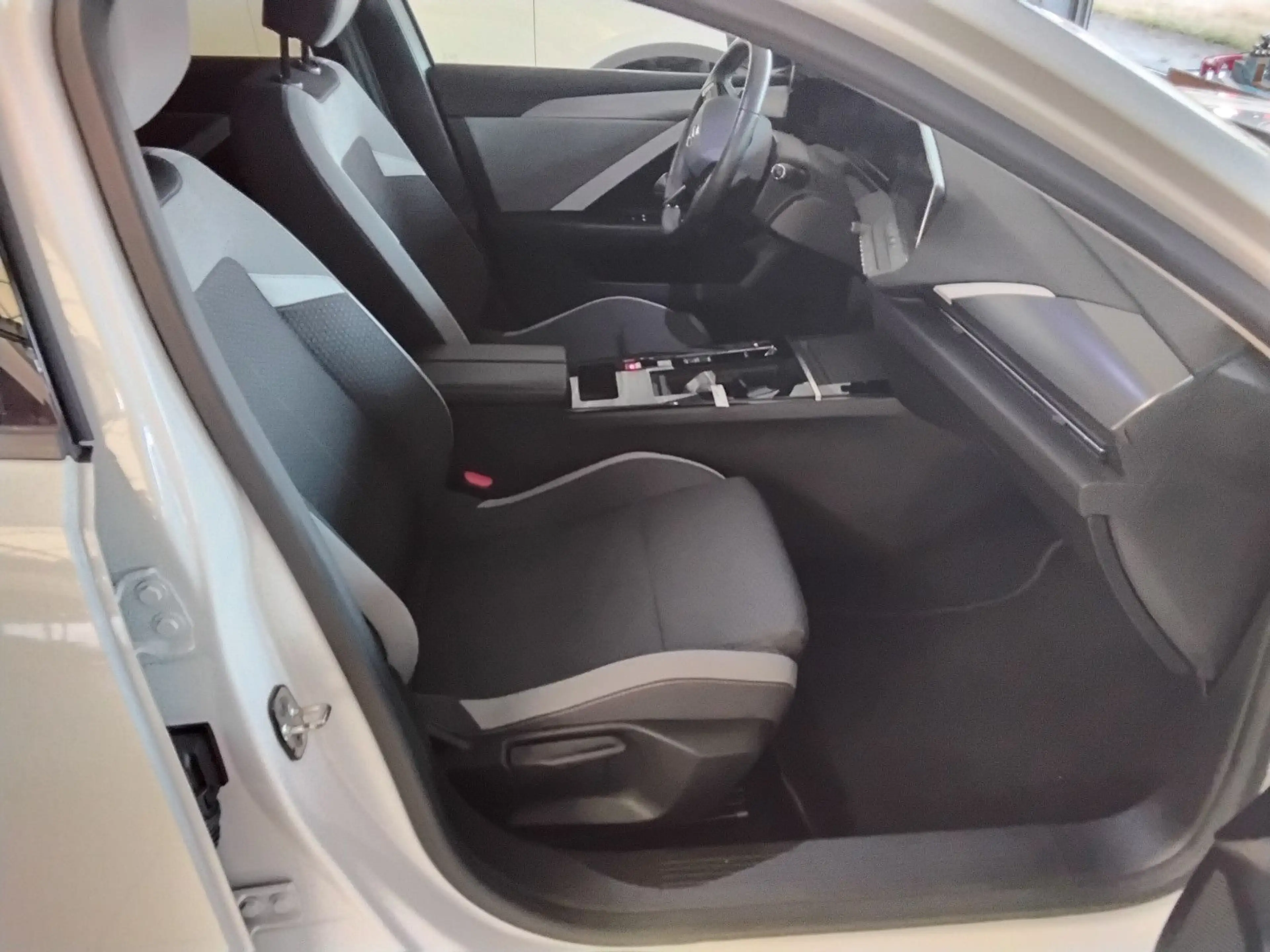 Opel Astra AHK mit 1.400kg, tolle Ausstattung — photo 6