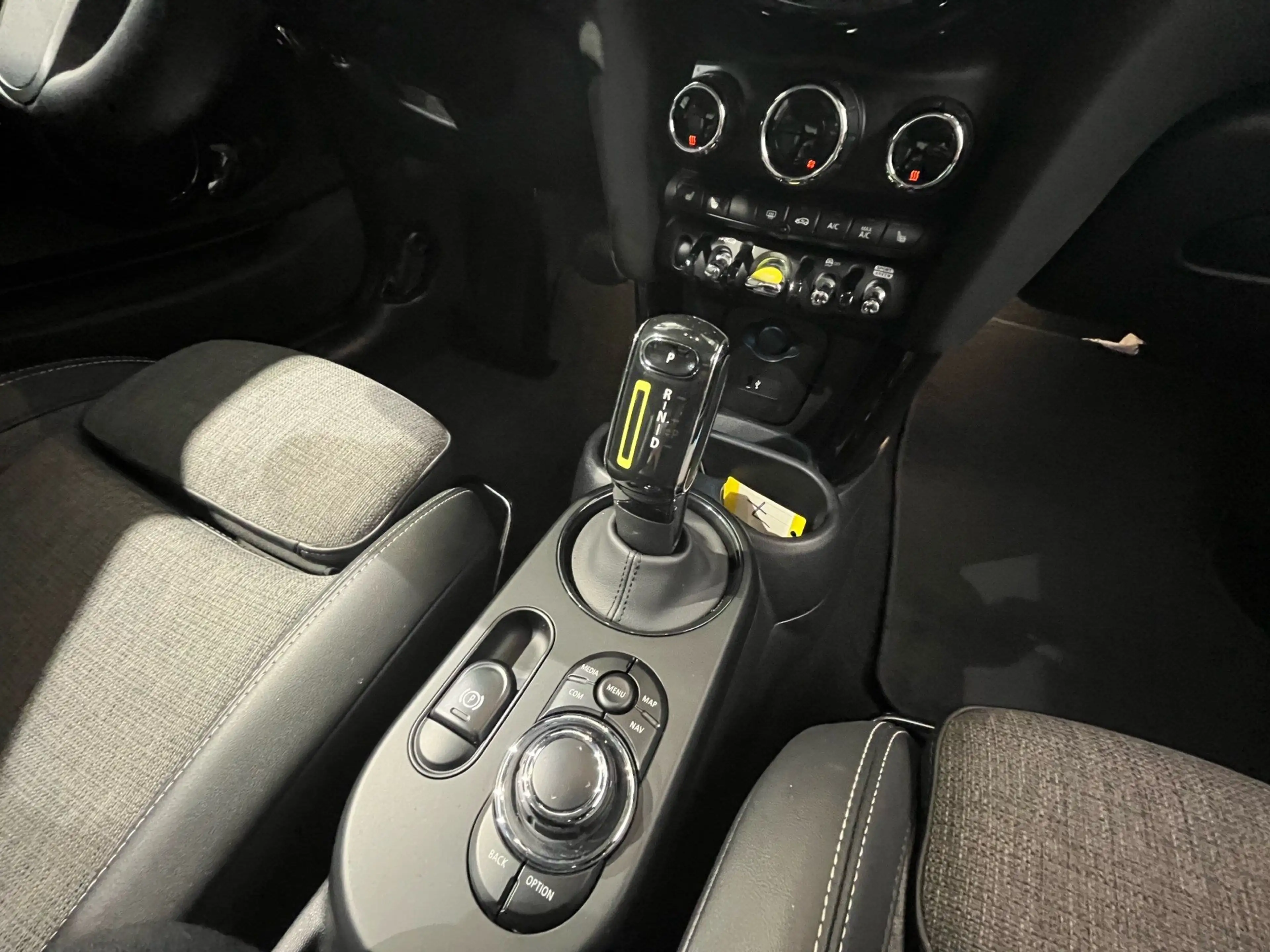 MINI Cooper SE — photo 12