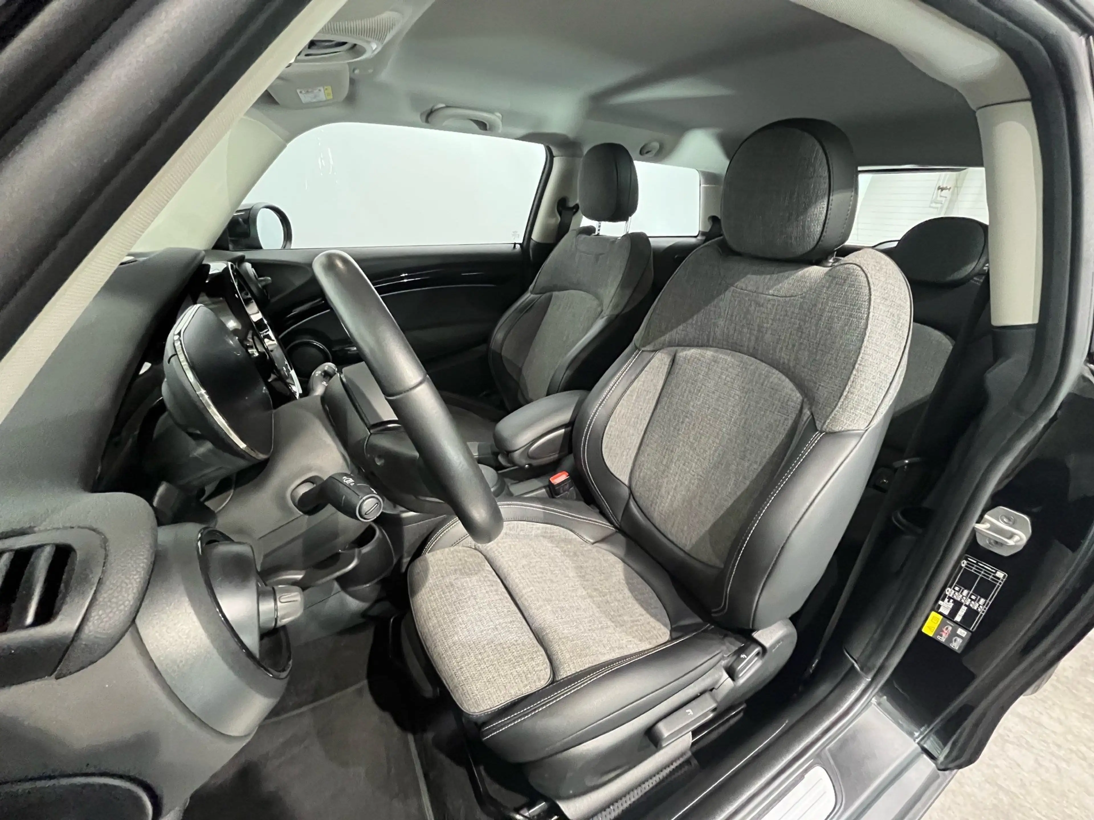 MINI Cooper SE — photo 9