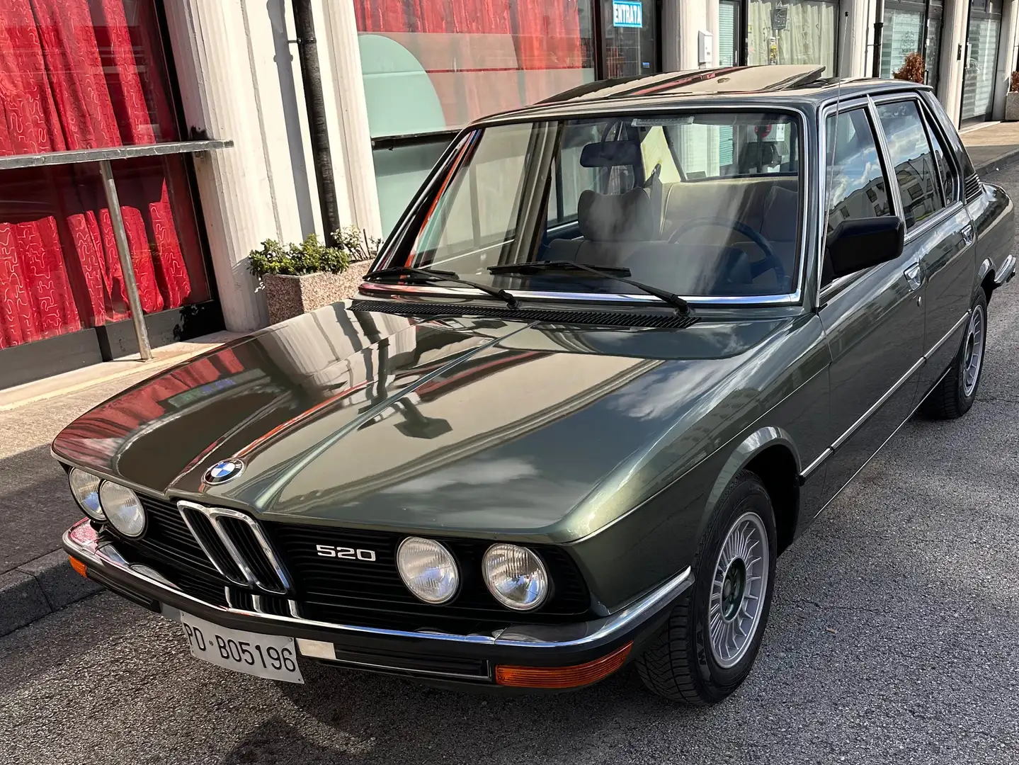 BMW 520 520 Green - 1