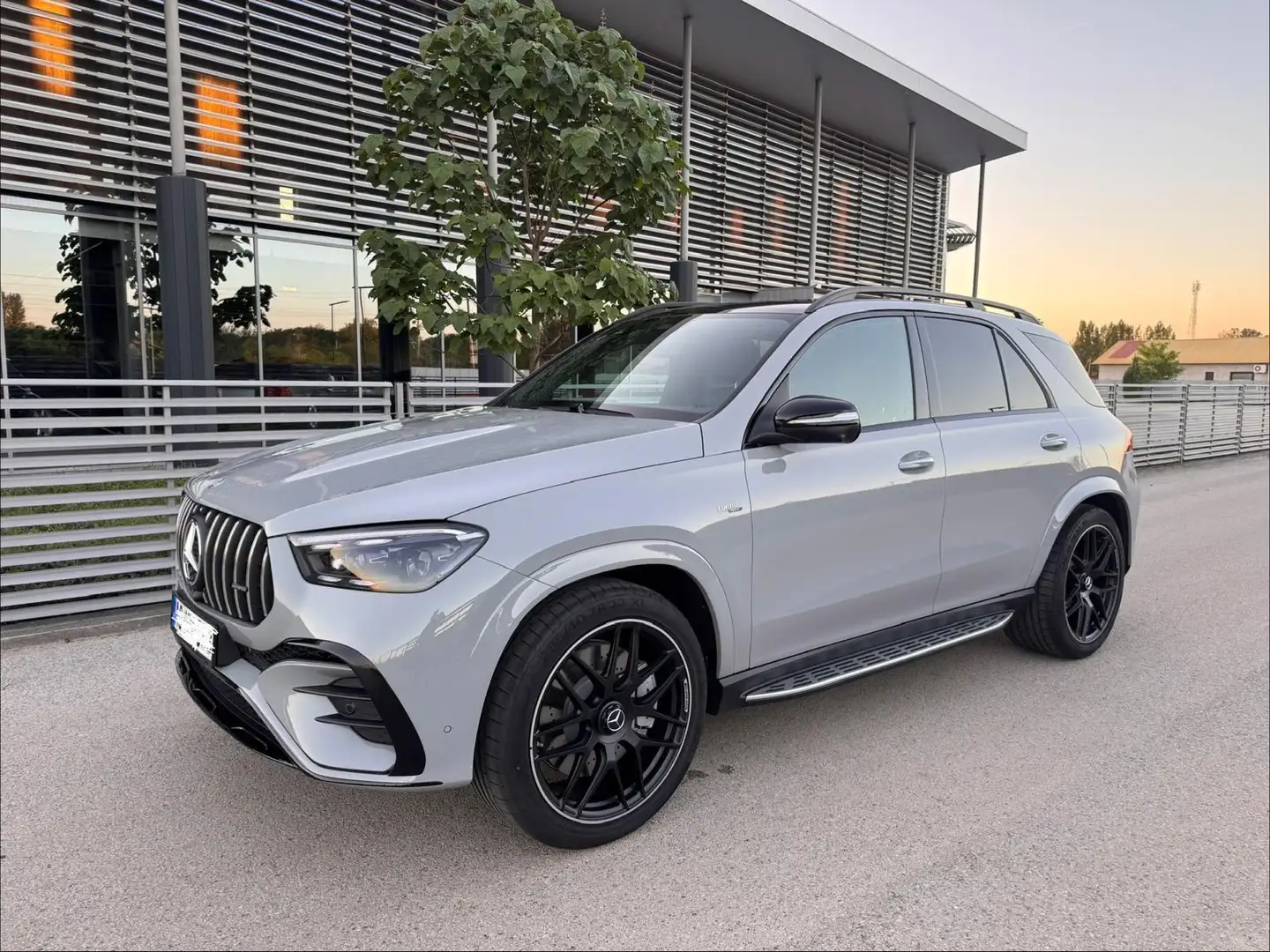 Mercedes-Benz GLE 53 AMG 4Matic+ (167.161) PremiumPlus AHK 4xSHZ Winter ... Grau - 1