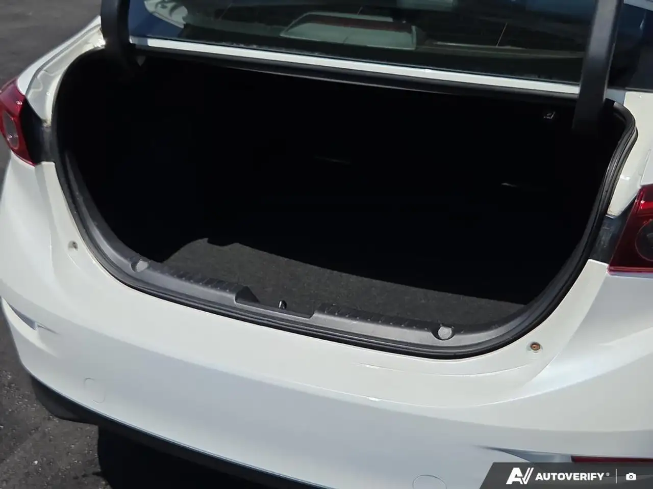 Mazda 3 снимка Mazda 3