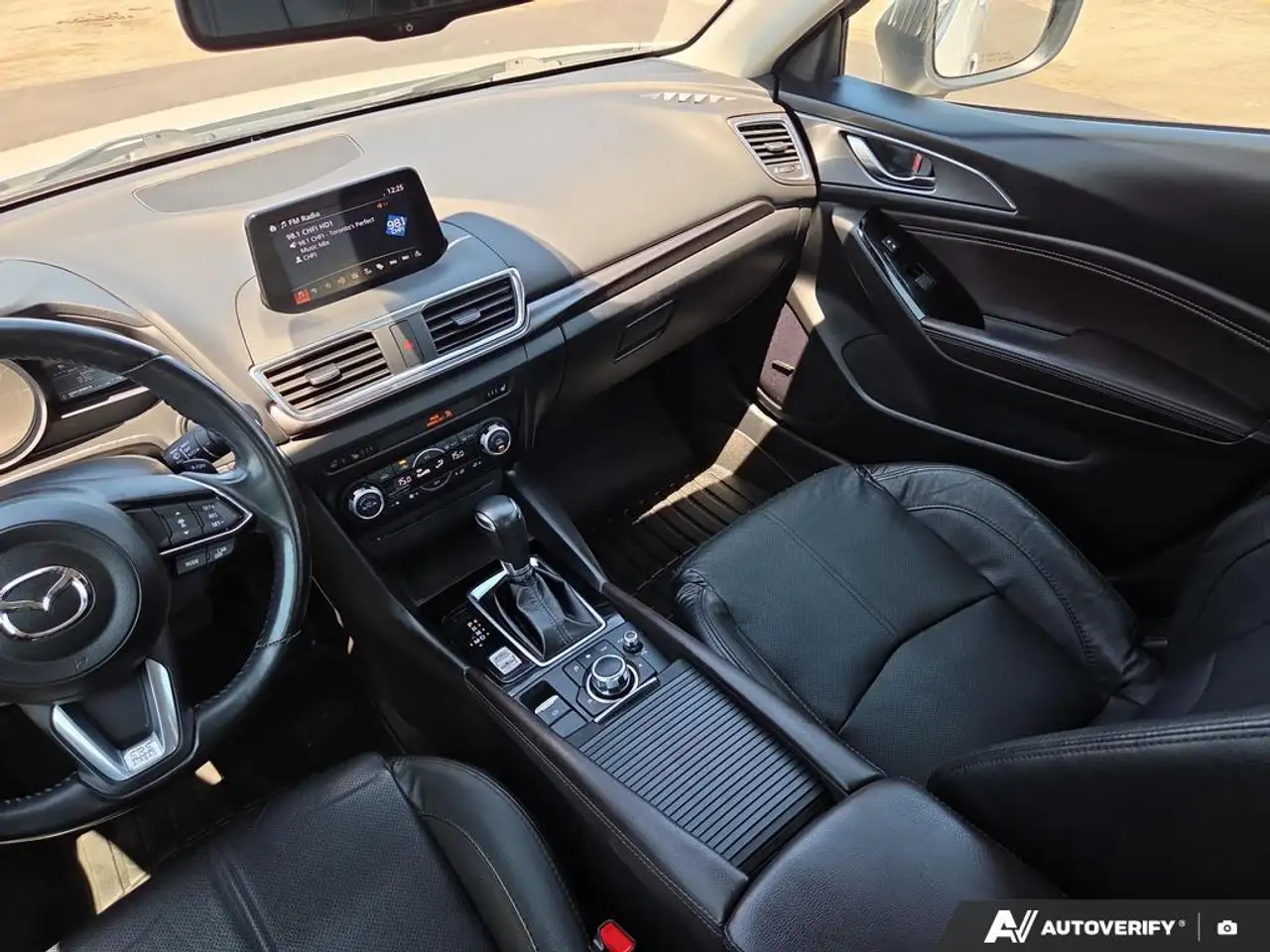 Mazda 3 снимка Mazda 3