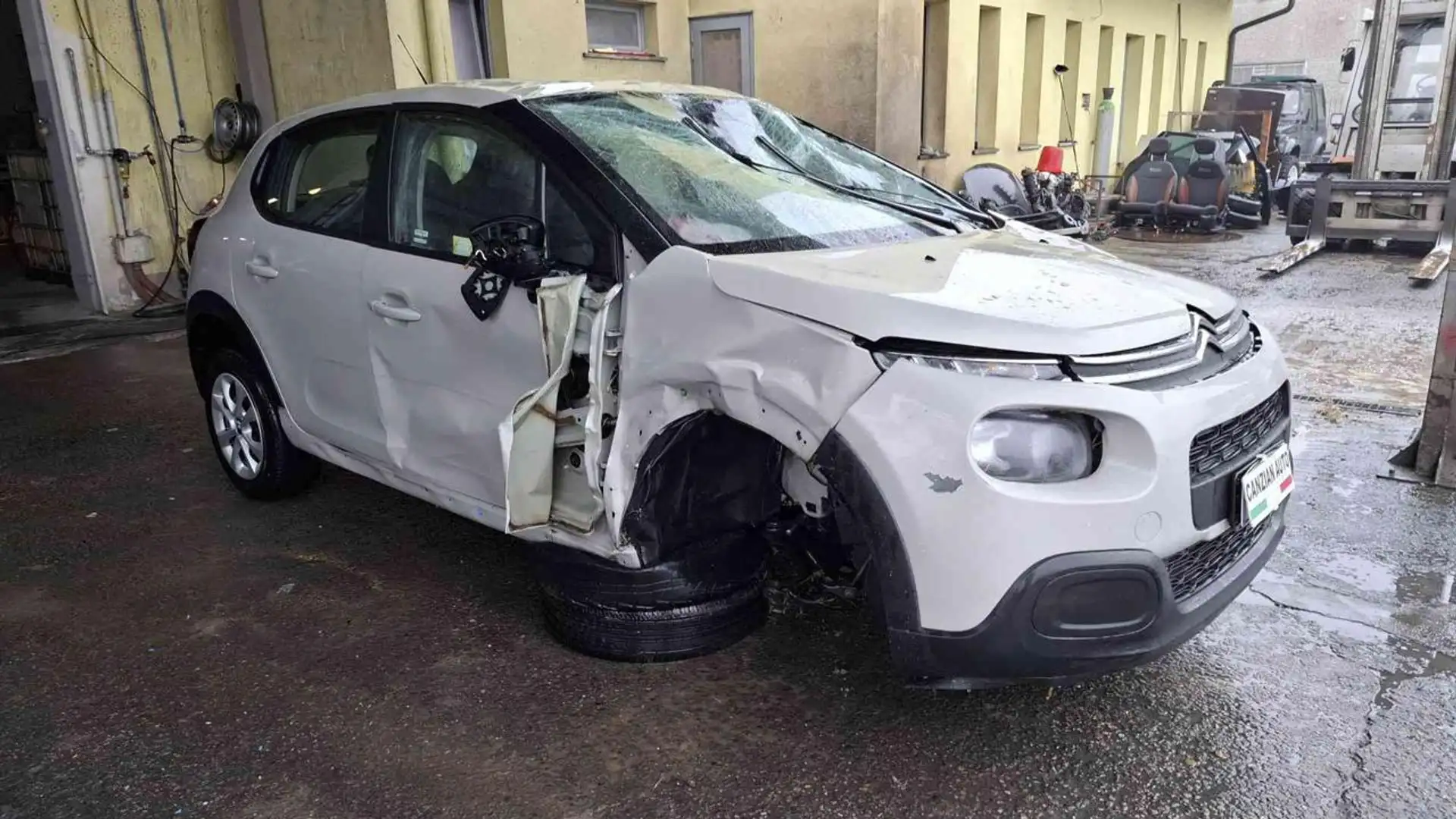 Citroen C3 1.2 PureTech INCIDENTATA Grigio - 1