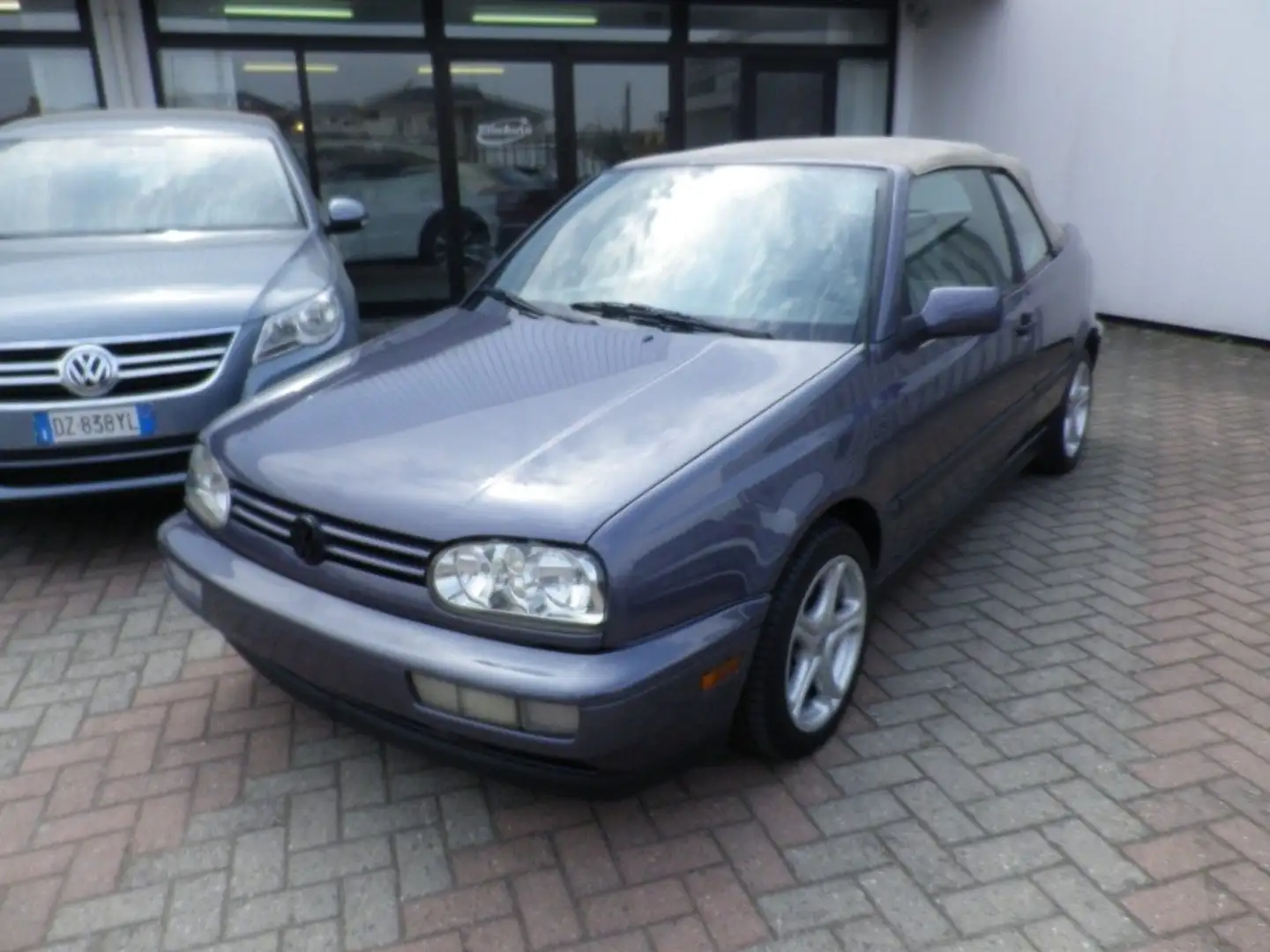 Volkswagen Golf Cabriolet 2.0i Cambio Autom. 116CV Karmann ISCRITTA ASI Gris - 2