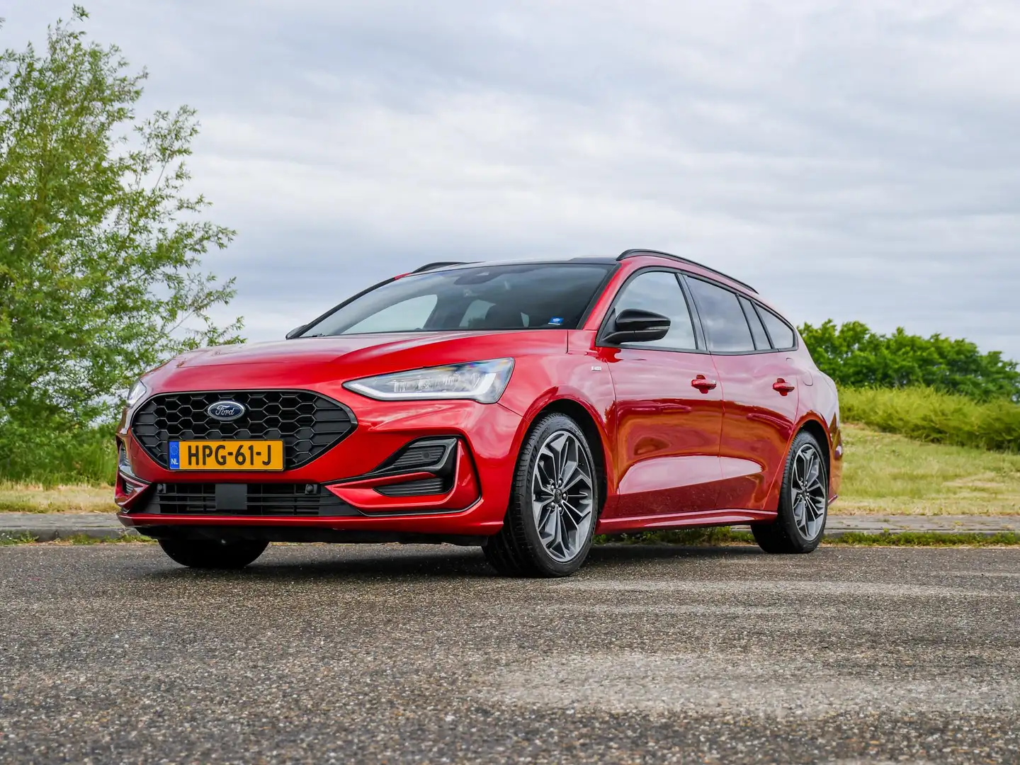 Ford Focus Wagon ST Line X 1.0 EcoBoost Hybrid 155pk Automaat Rood - 2