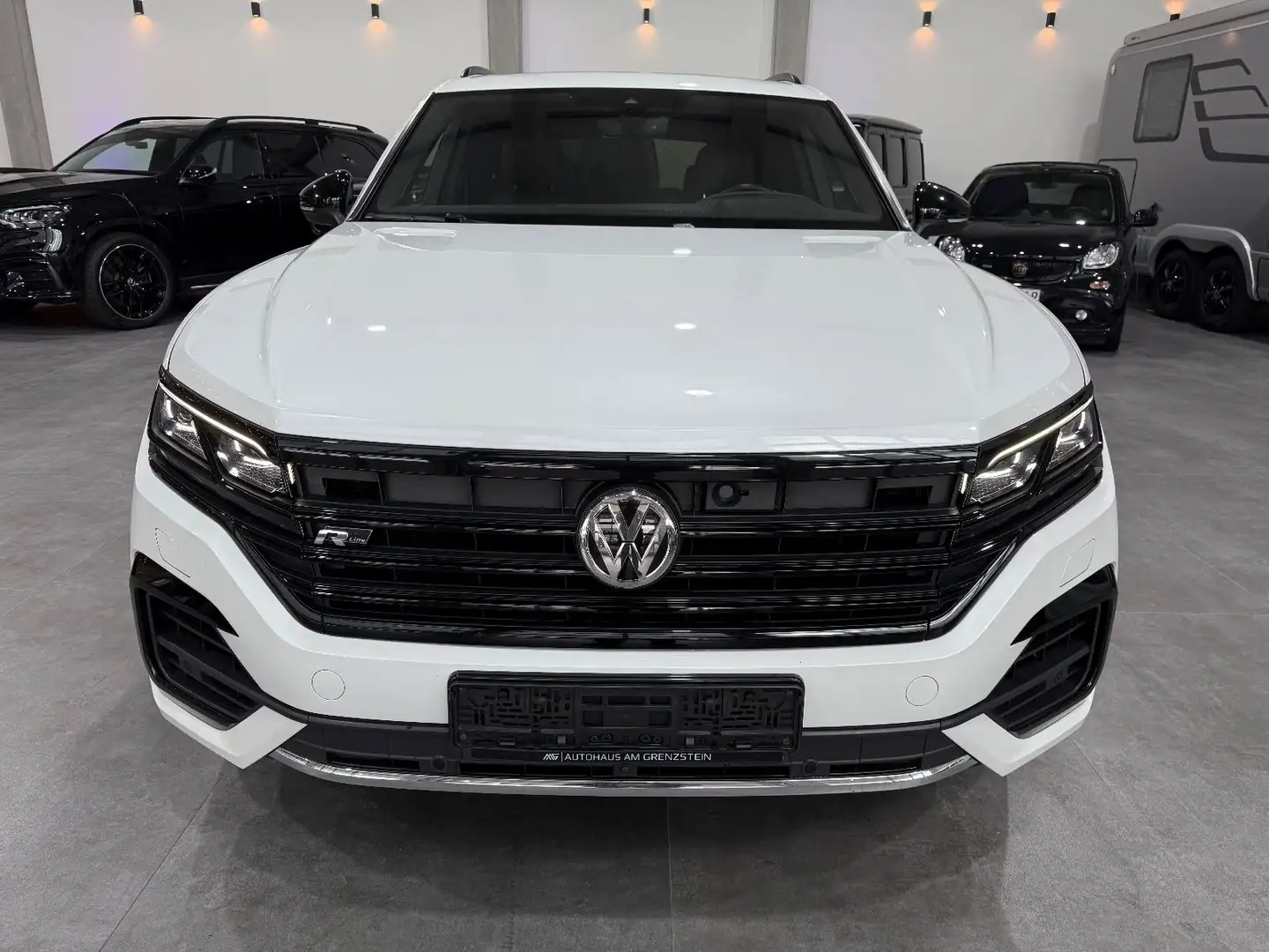Volkswagen Touareg R-Line 4Motion 4.0*Black Matrix*AHK*Nigh Blanco - 2