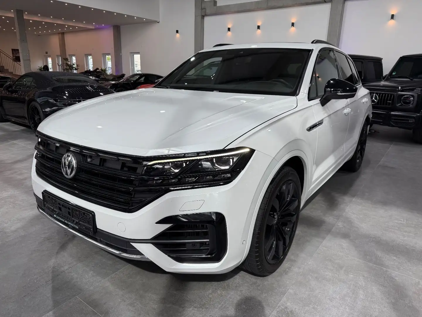 Volkswagen Touareg R-Line 4Motion 4.0*Black Matrix*AHK*Nigh Blanco - 1