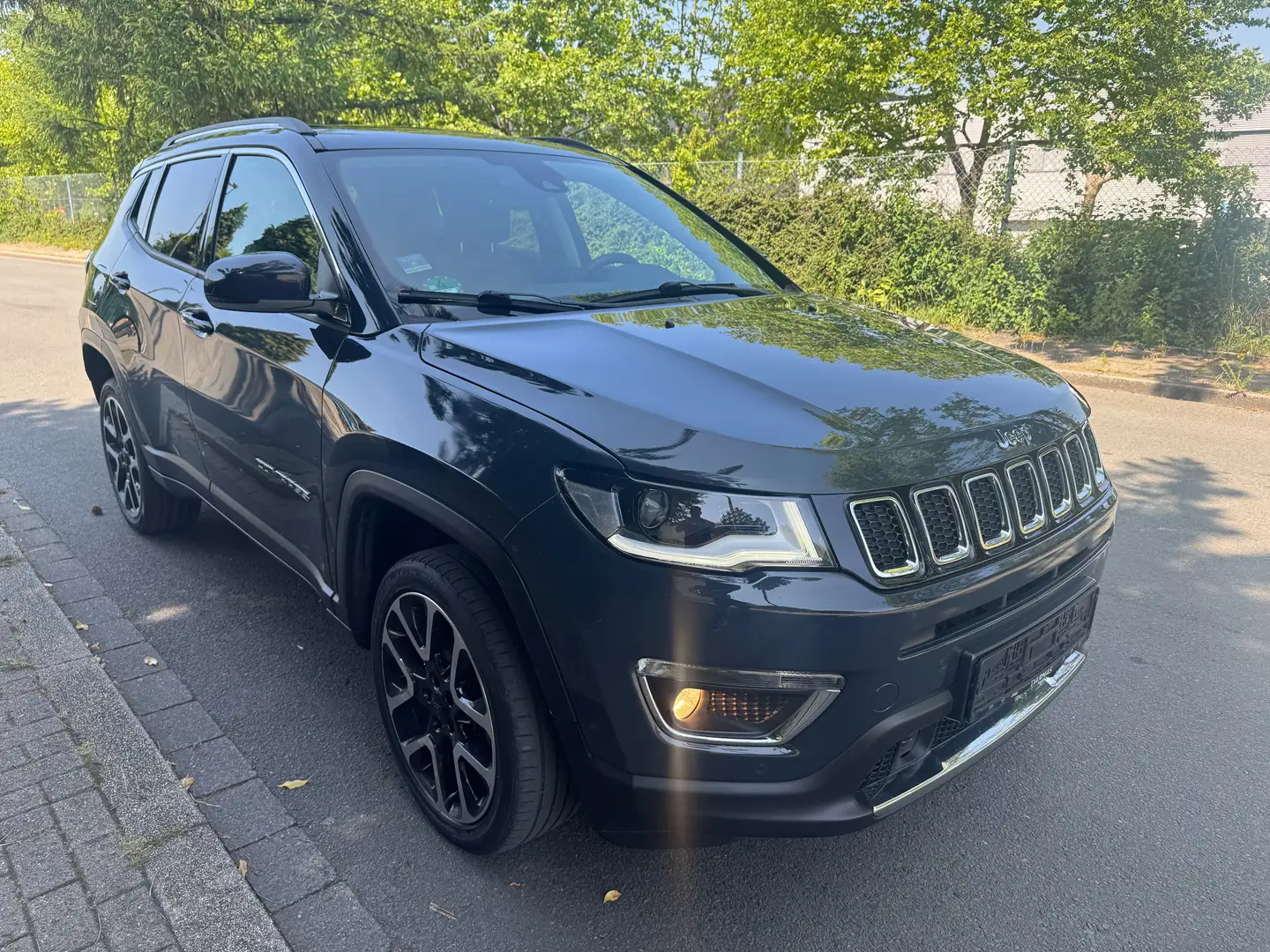 Jeep Compass 1.4 MultiAir Active Drive Automatik Limited Grau - 1
