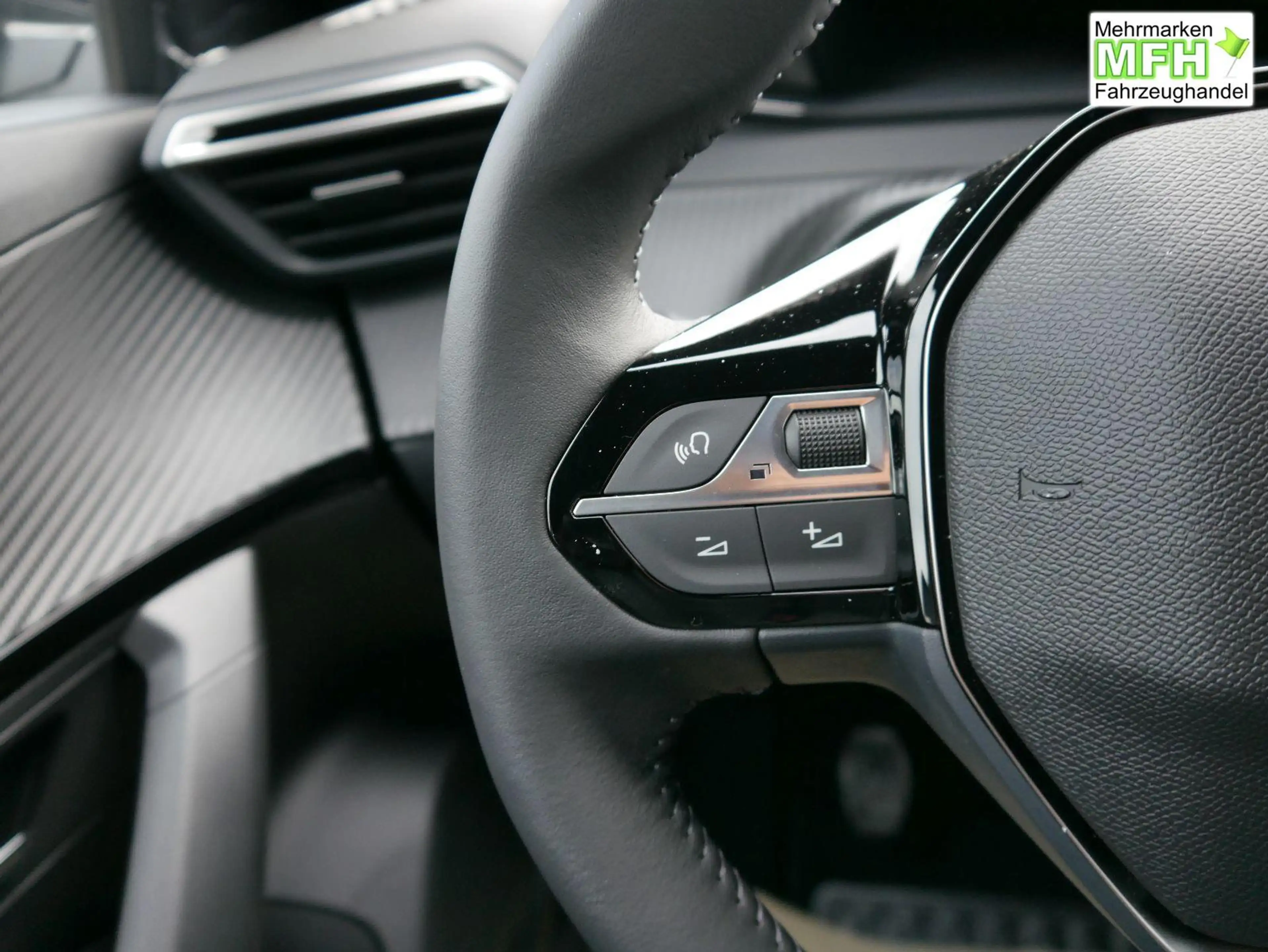 Peugeot 2008 Allure 1.2*NAVI*TEMPOMAT*KLIMA*PDC*LED*BLUETOOT... — photo 13