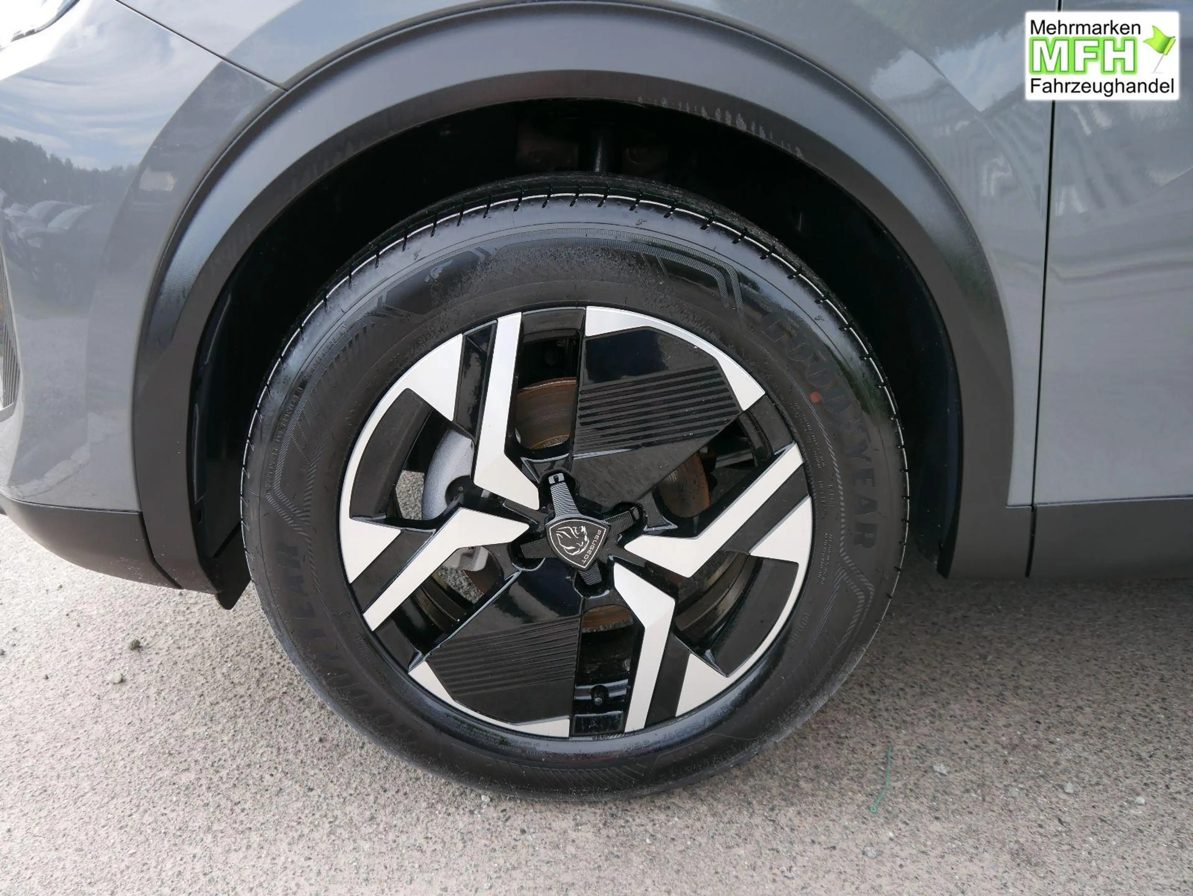 Peugeot 2008 Allure 1.2*NAVI*TEMPOMAT*KLIMA*PDC*LED*BLUETOOT... — photo 4