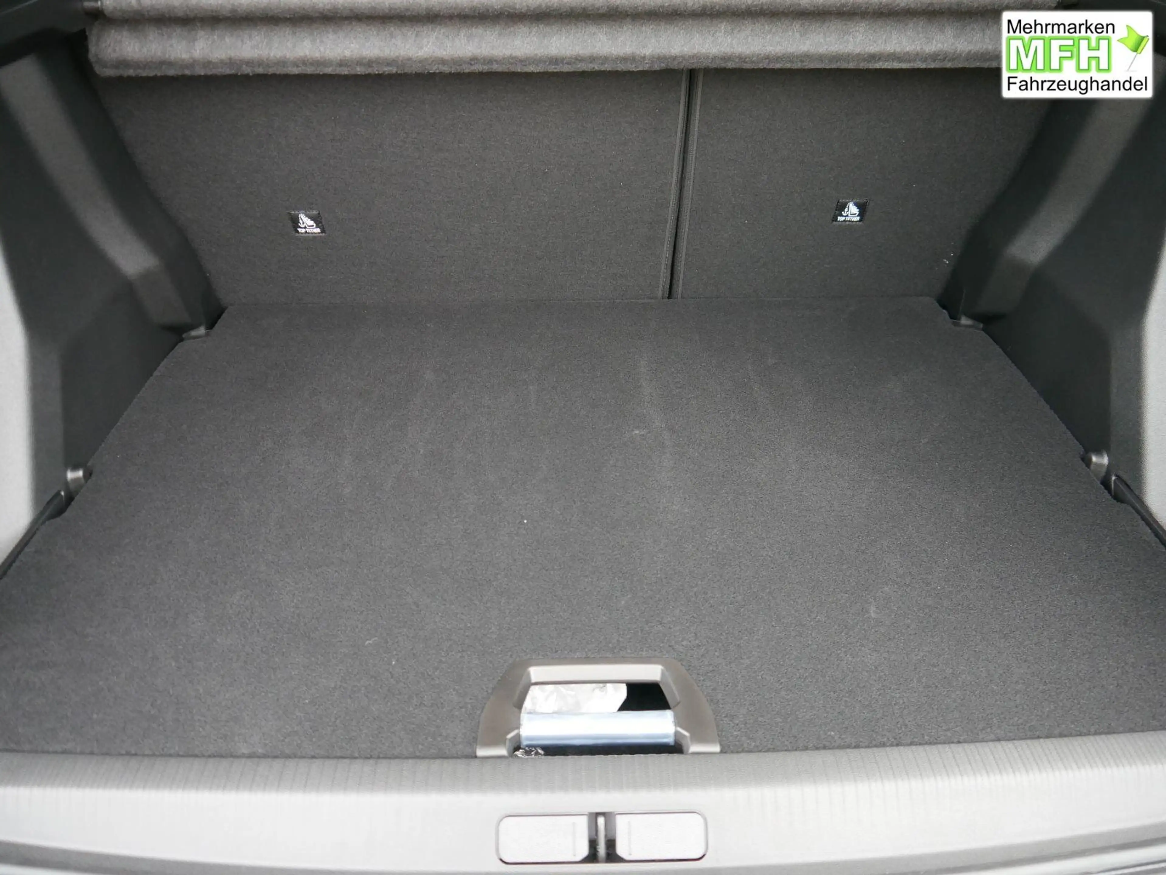 Peugeot 2008 Allure 1.2*NAVI*TEMPOMAT*KLIMA*PDC*LED*BLUETOOT... — photo 7