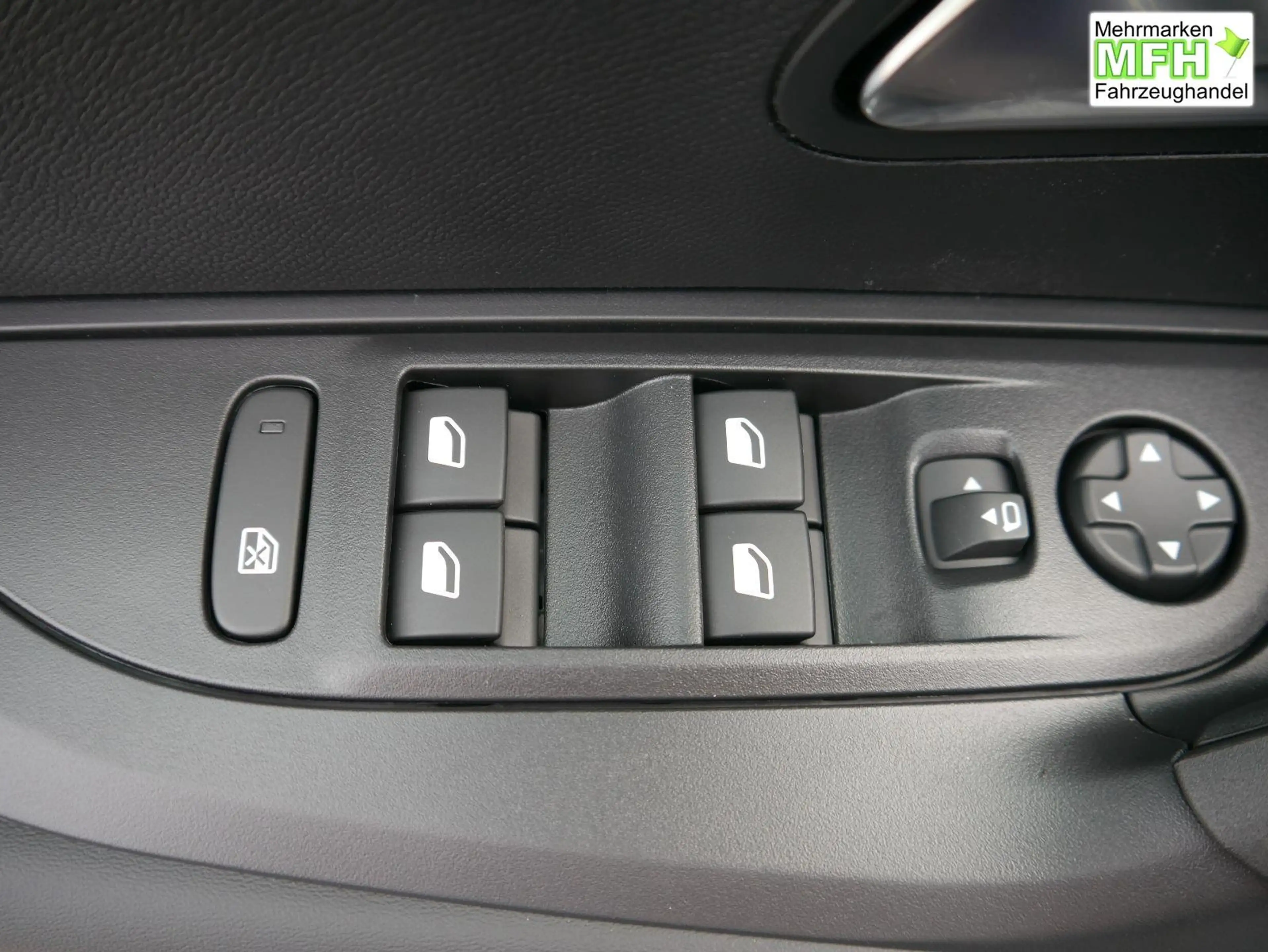 Peugeot 2008 Allure 1.2*NAVI*TEMPOMAT*KLIMA*PDC*LED*BLUETOOT... — photo 10