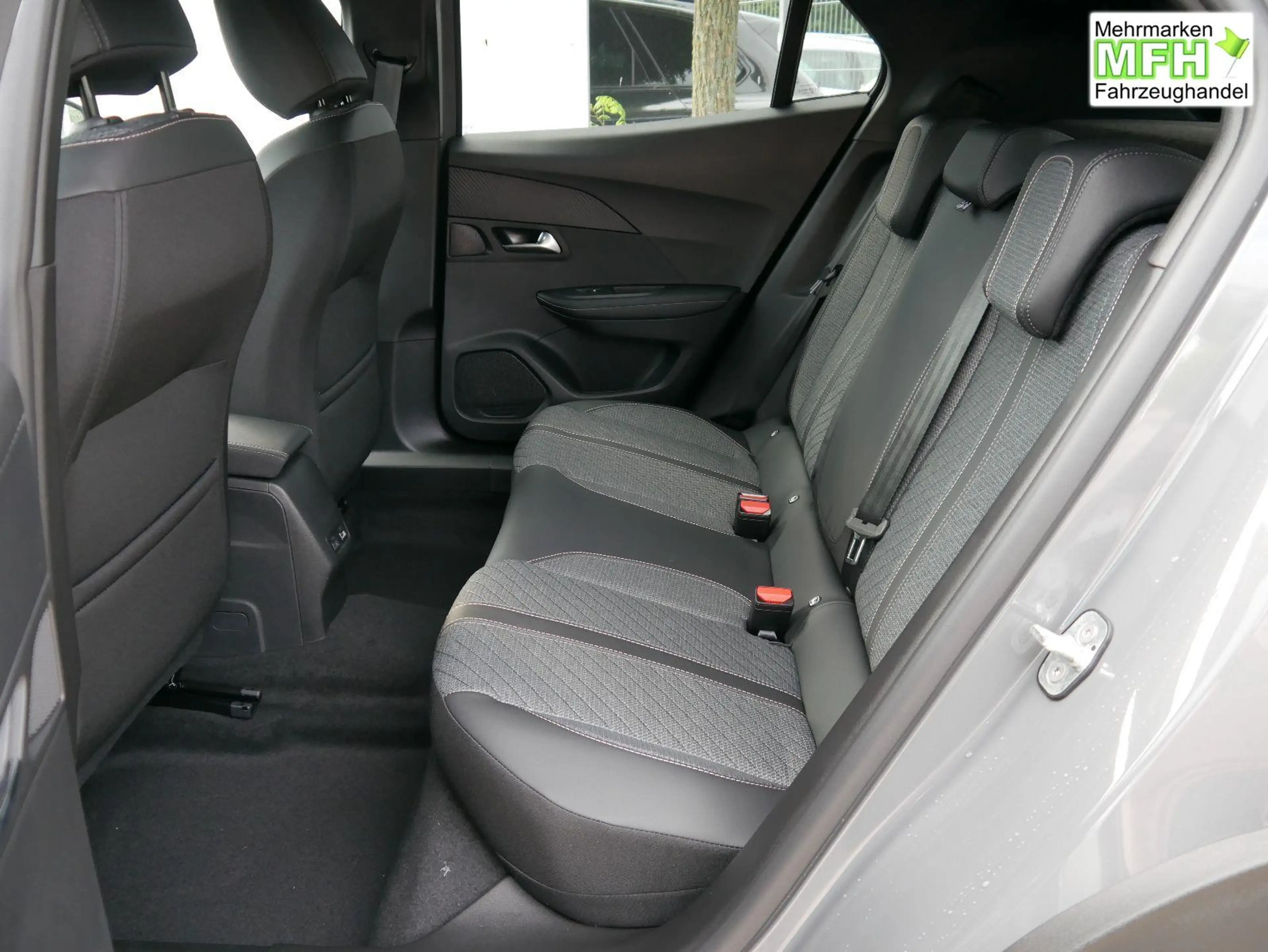 Peugeot 2008 Allure 1.2*NAVI*TEMPOMAT*KLIMA*PDC*LED*BLUETOOT... — photo 8