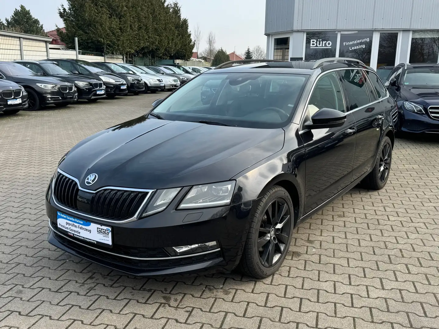Skoda Octavia Combi 2.0 TDI DSG "Style" Schwarz - 1