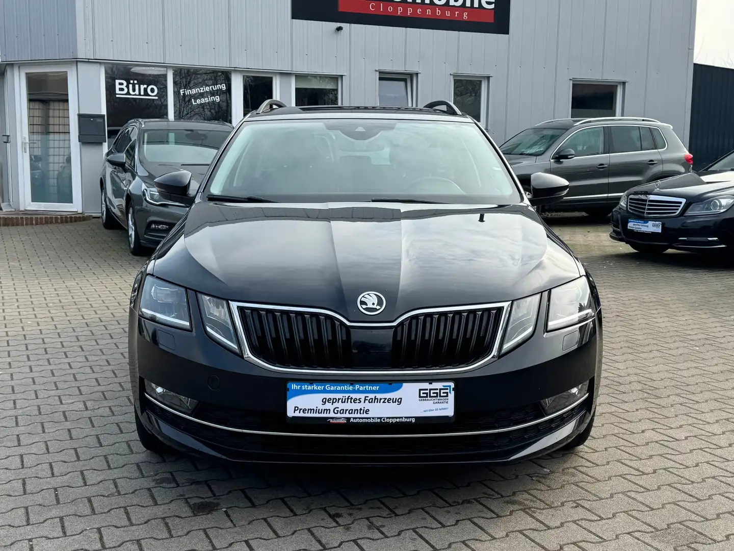 Skoda Octavia Combi 2.0 TDI DSG "Style" Schwarz - 2