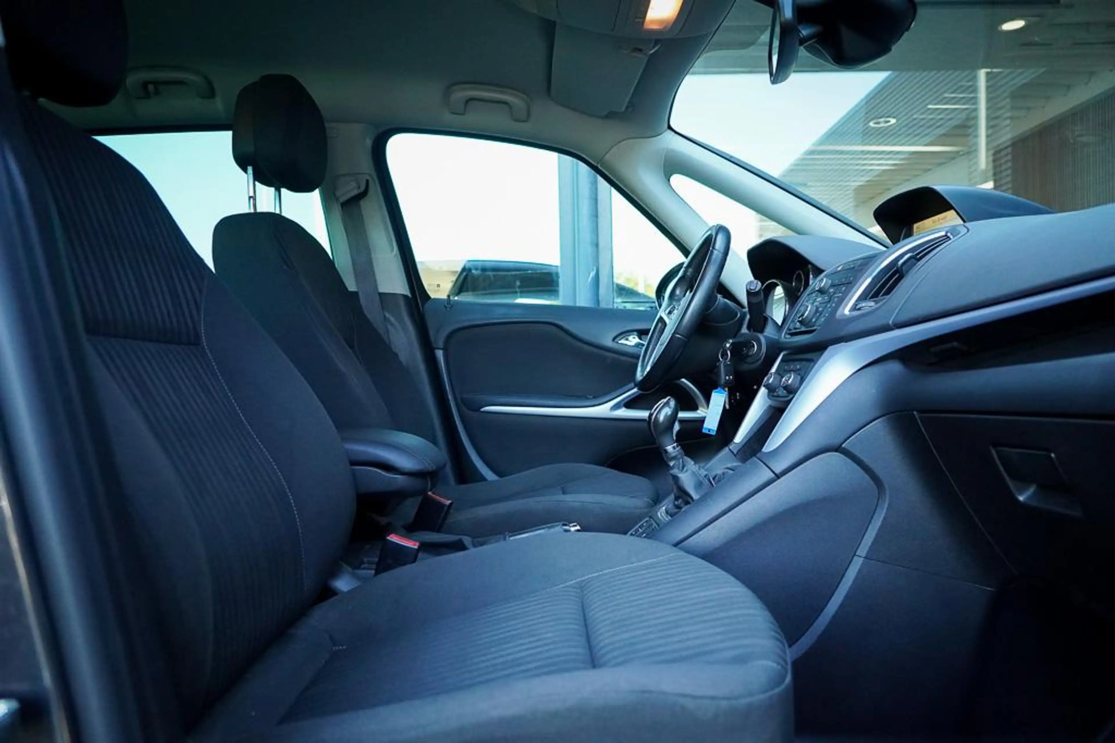 Opel Zafira Tourer 1.4 Design Edition / Trekhaak / Navi / Meeneemprij — photo 27