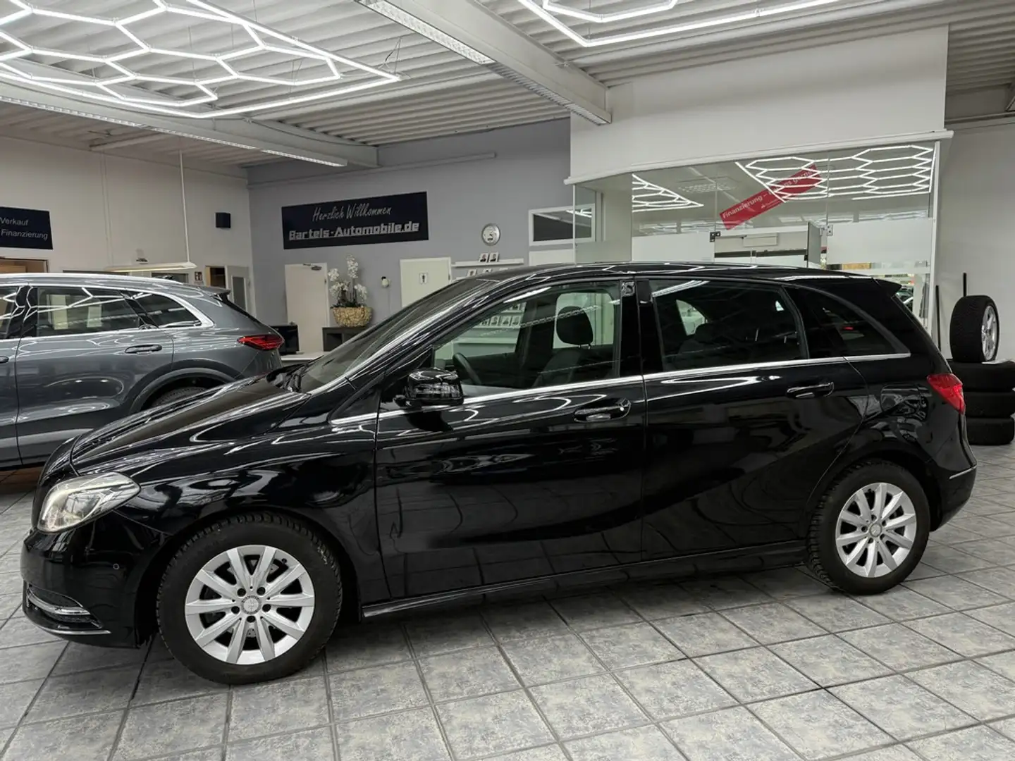 Mercedes-Benz B 200 Sport-Paket, Leder, Navi, Bi-Xenon, Klima Noir - 2