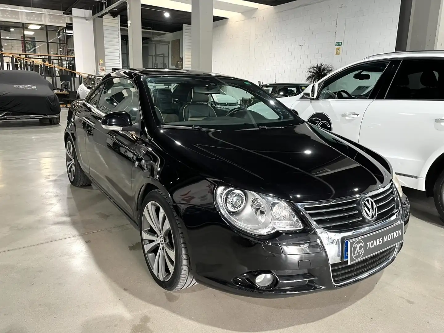 Volkswagen Eos 2.0 TFSI Individual DSG Černá - 1