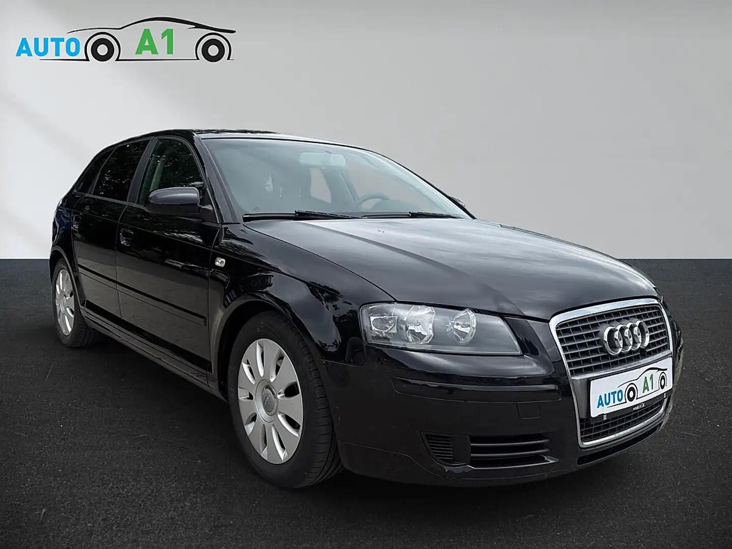 Audi A3 SB Attraction 1,9 TDI Schwarz - 1