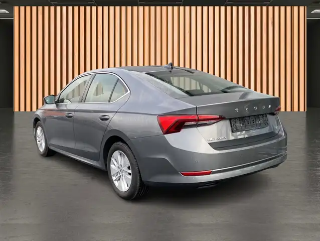 Skoda Octavia view 3