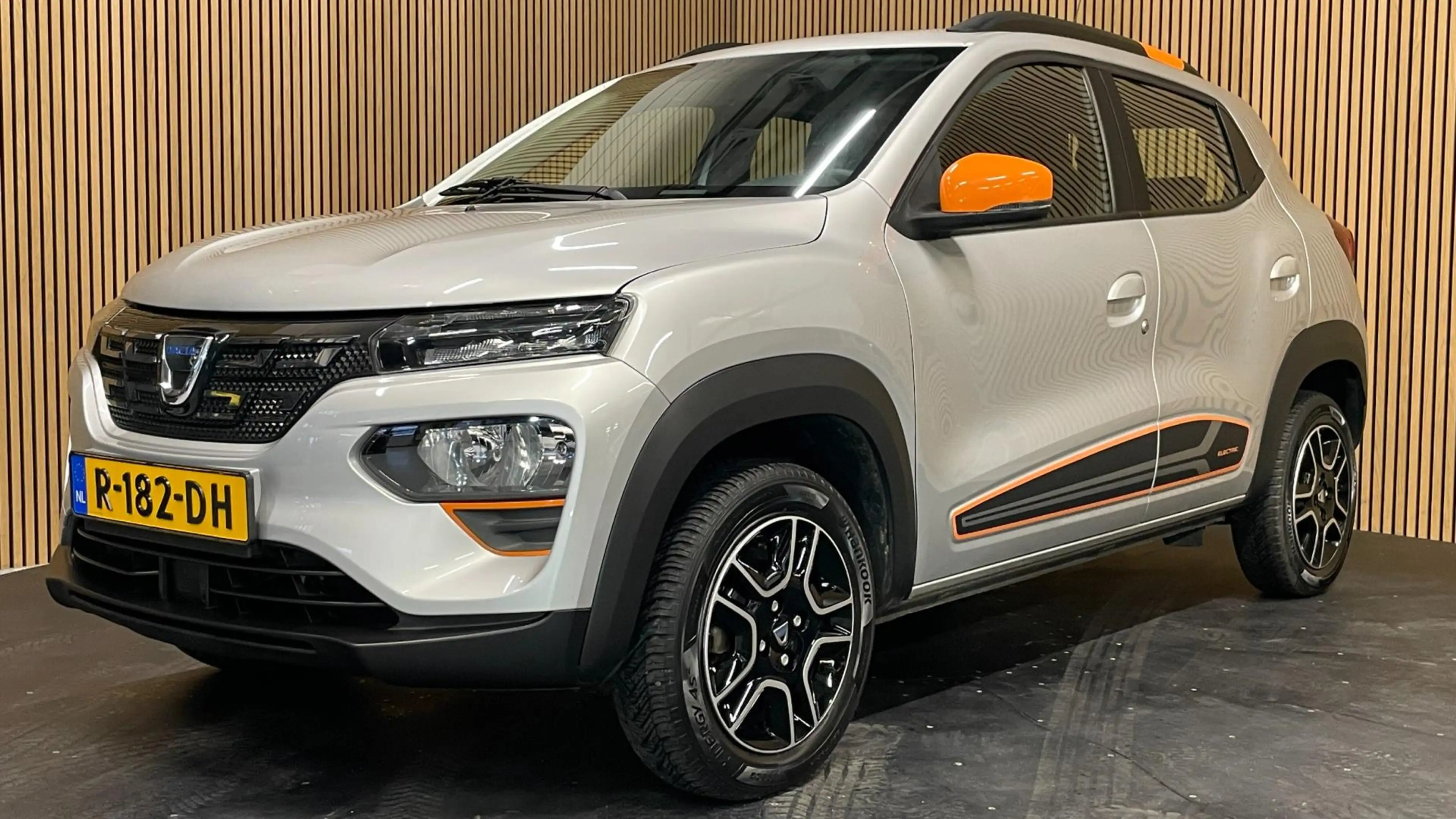 Dacia Spring Comfort Plus (Orange Pack) 27 kWh|AIRCO|LEDER|CARP — photo 3