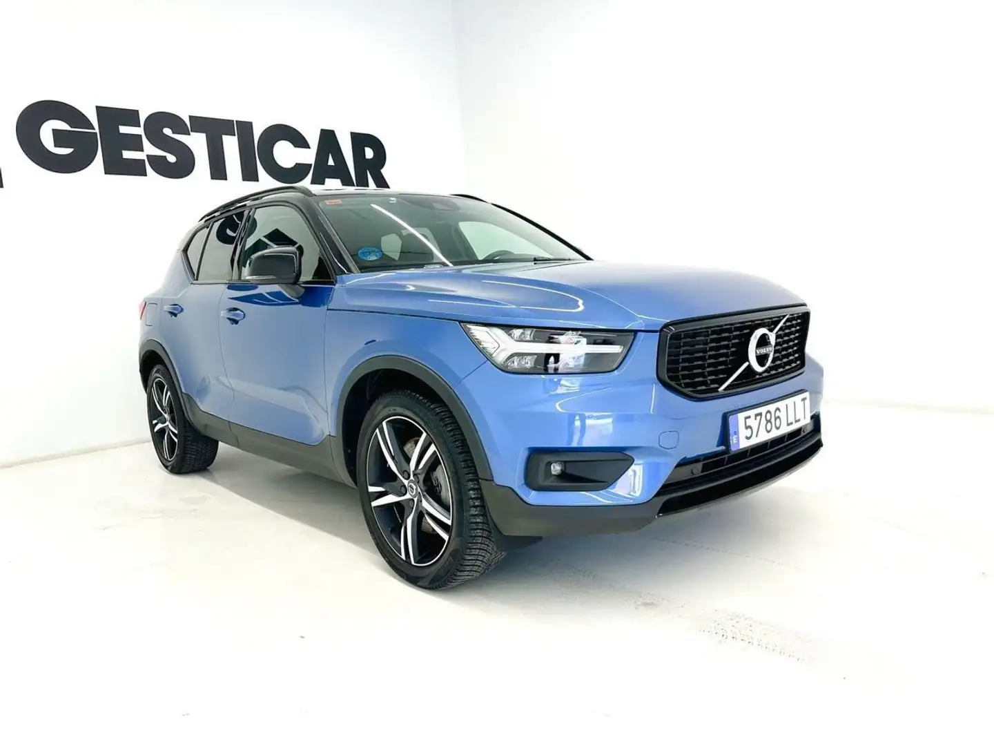 Volvo XC40 1.5 T5 TWIN RECHARGE R-DESIGN EXP 262CV Blau - 2