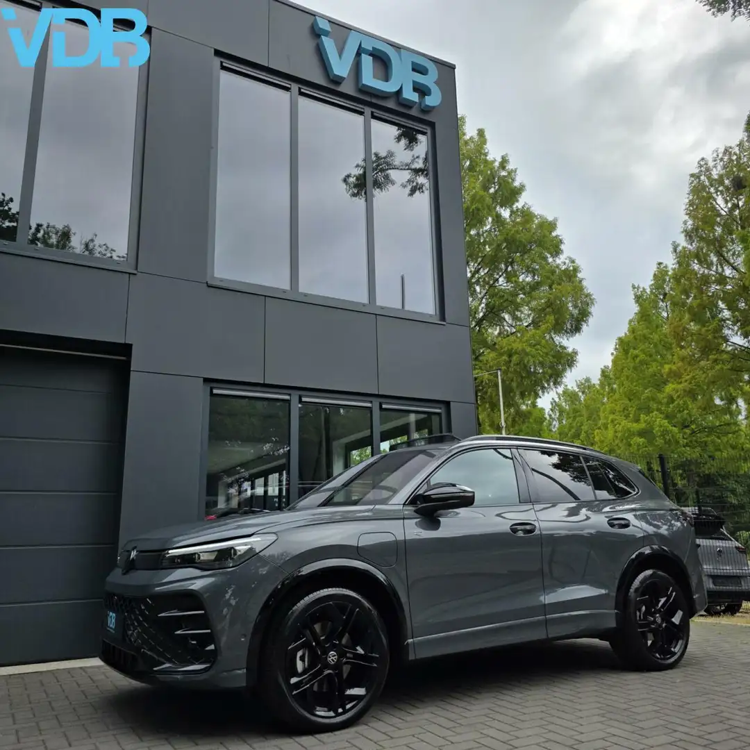 Volkswagen Tiguan 1.5 eHybrid R-Line 272PK BLACK STYLE VOL!! Grijs - 2