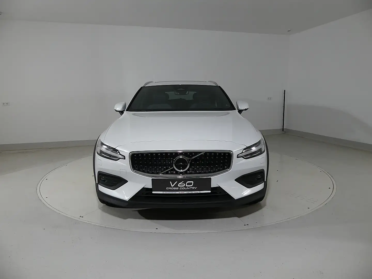 Volvo V60 Cross Country Plus B4 AWD Geartronic Weiß - 2