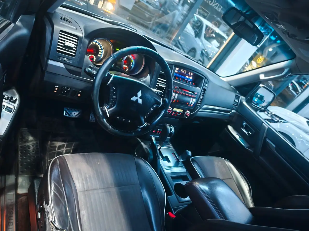 Mitsubishi Pajero 3.2 DI-D Limited Edition | 200 ch | BVA | Cuir | GPS | Régulateur adaptatif | Climatisation automatique | Bluetooth