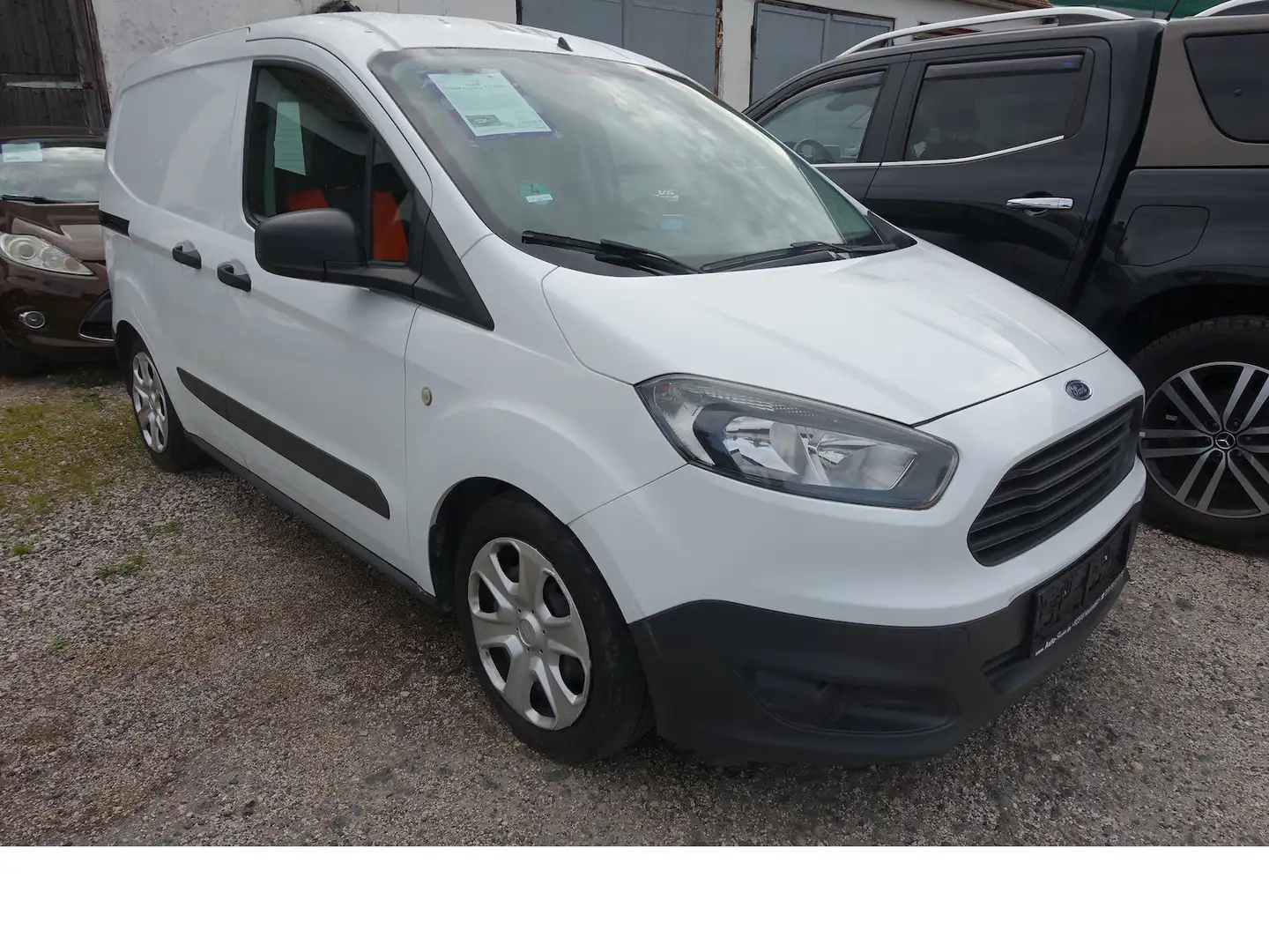 Ford Transit Courier 1,5 TDCi 8-fach bereift PDC Gitter guter Zustand Weiß - 1