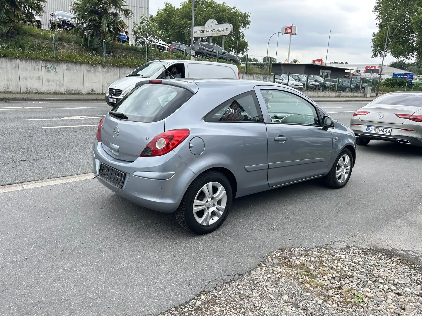Opel Corsa 1.2 16V Cosmo klima Grau - 2